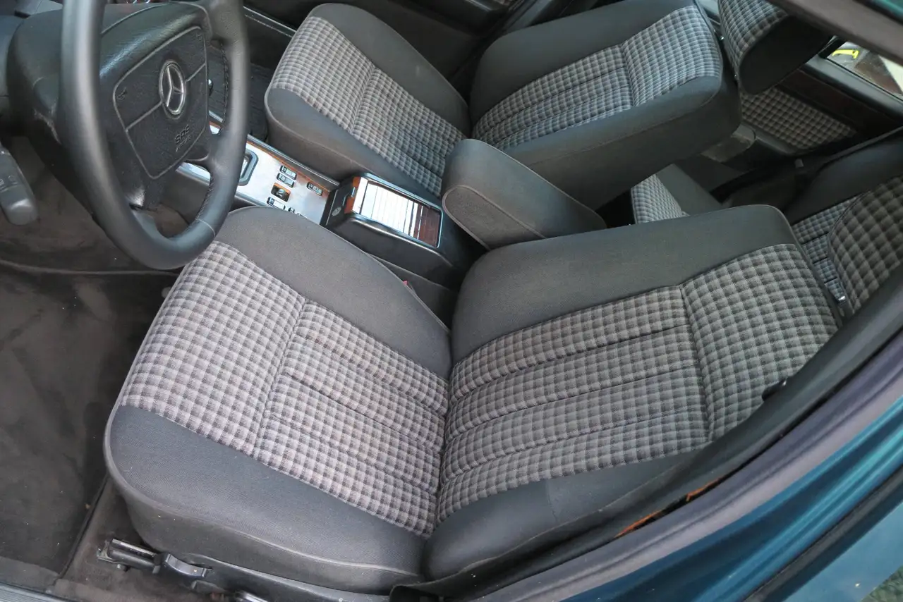 Mercedes-Benz E 220 T, foto 2