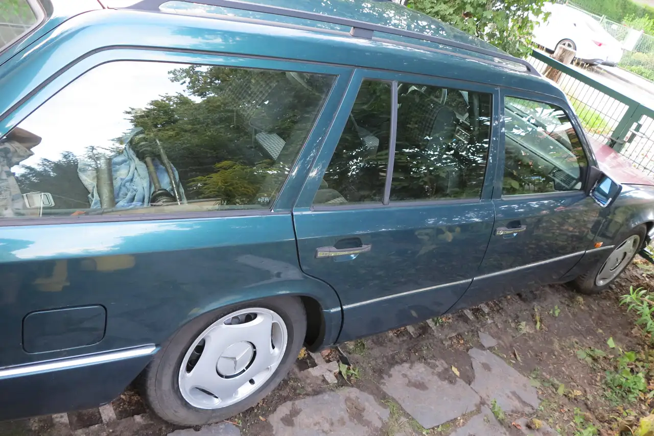 Mercedes-Benz E 220 T, foto 4