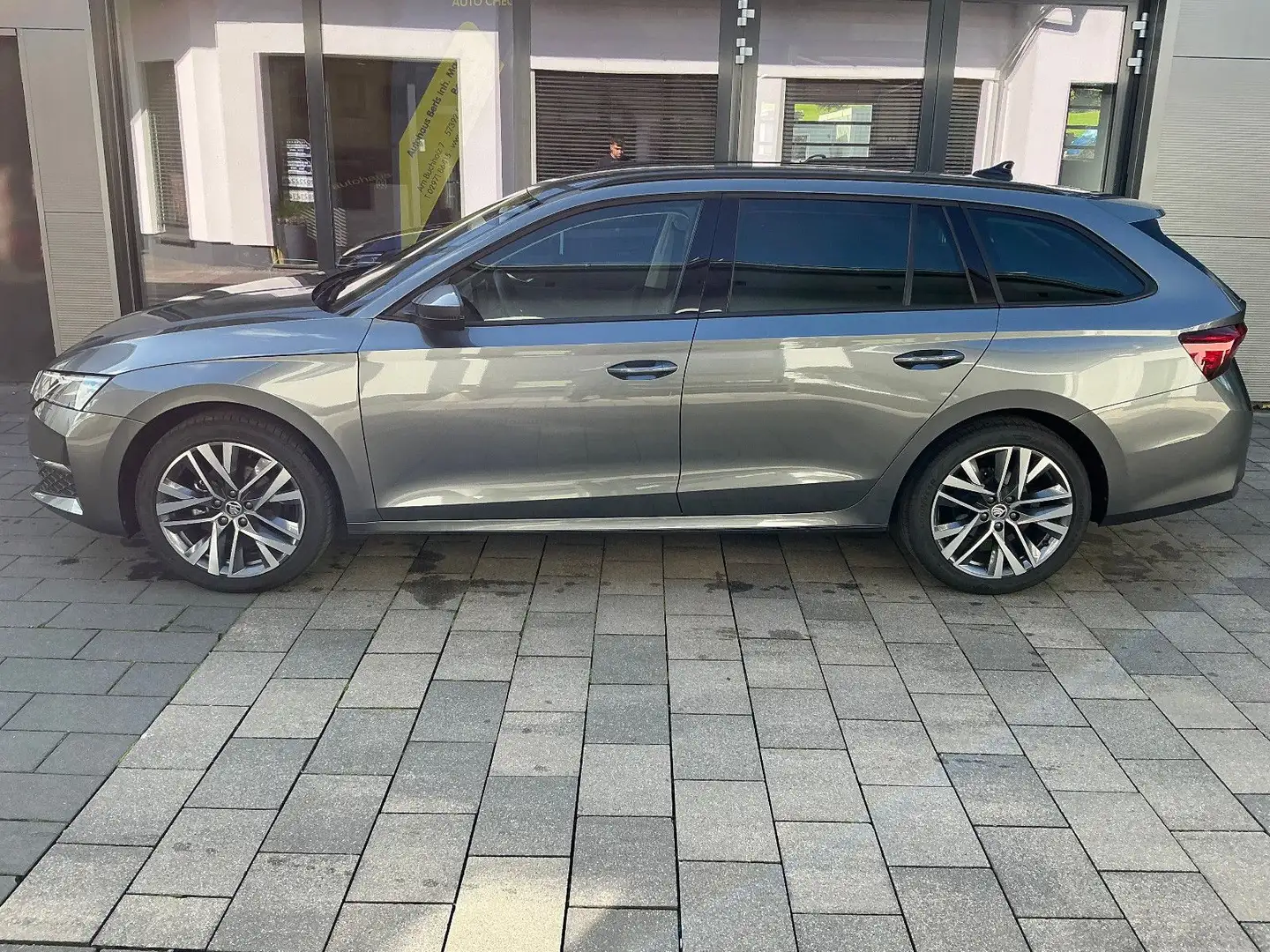 Skoda Octavia Combi 2.0 TDI DSG Selection Matrix+AHK Gris - 1