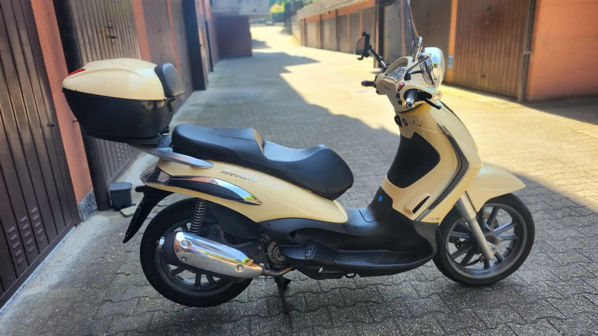 Piaggio Beverly 250 tourer Bílá - 1