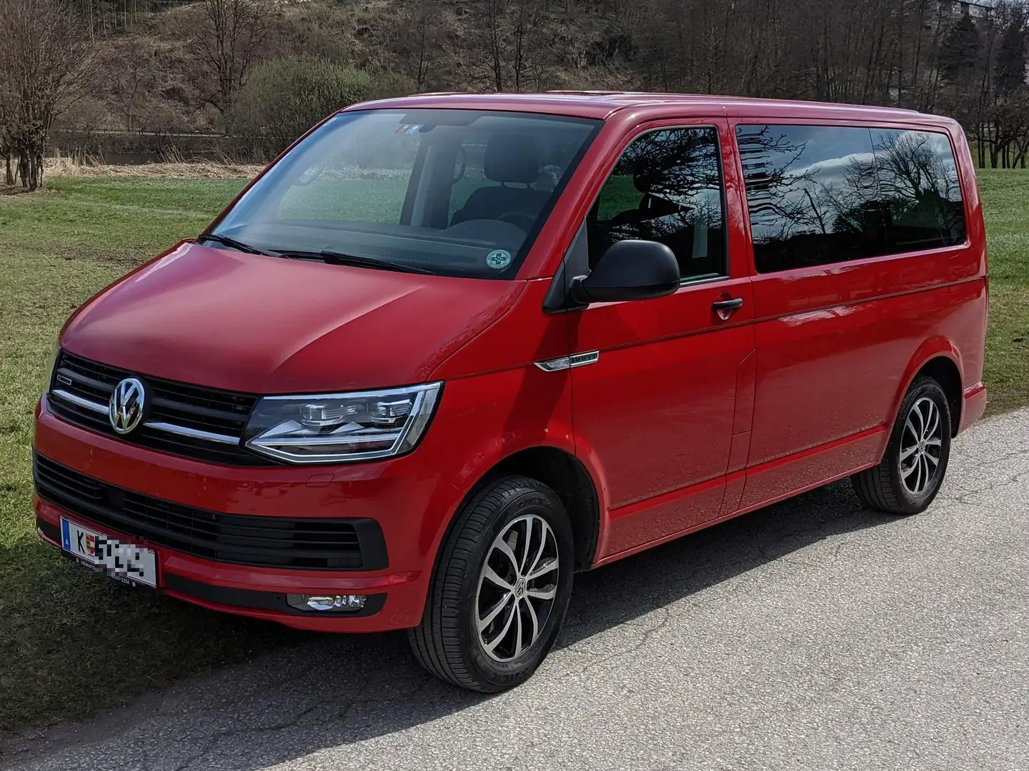 Volkswagen T6 Multivan VW Multivan 4Motion Austria Edition 150 PS - ACC, Sitzheizung + ausziehbares Bett (1,6x2m) Rot - 1