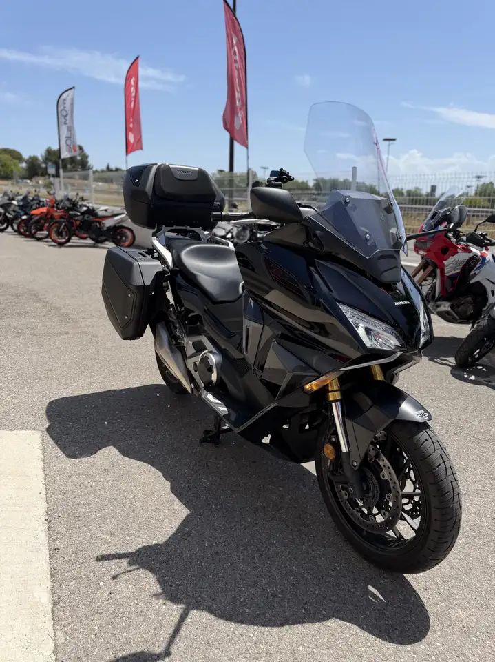 Honda Forza 750
