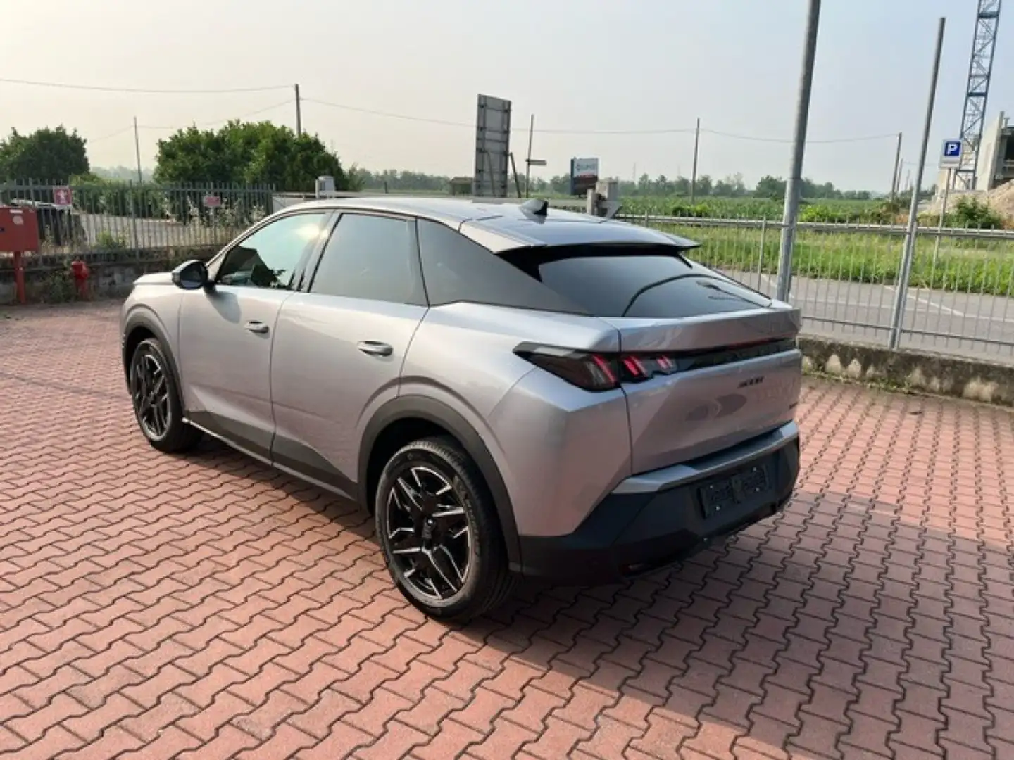 Peugeot 3008 Hybrid 136 e-DCS6 Allure PREZZO VERO Gris - 2