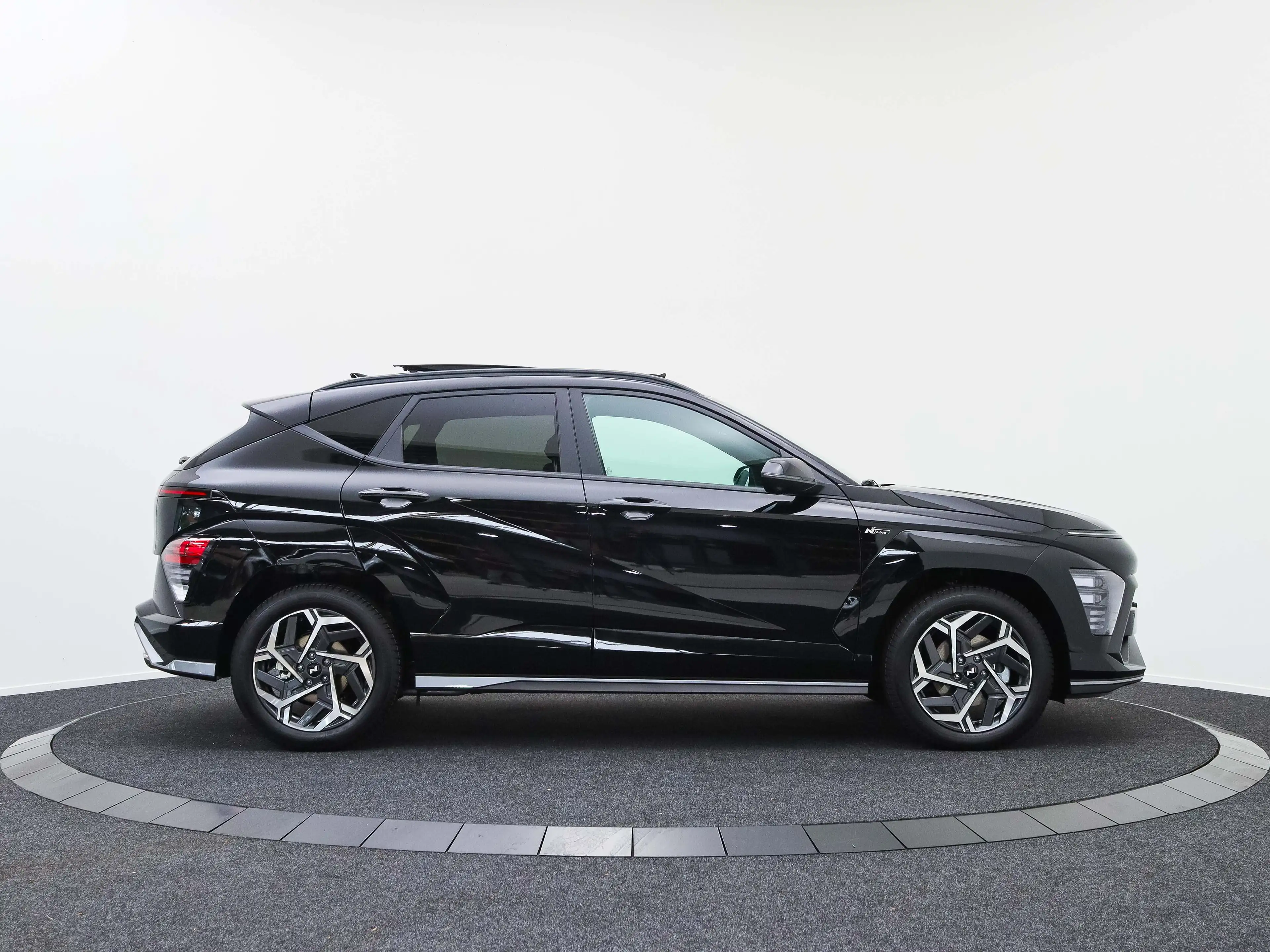 Hyundai KONA 1.6 GDI HEV N Line (Abyss Black Pearl) — photo 9