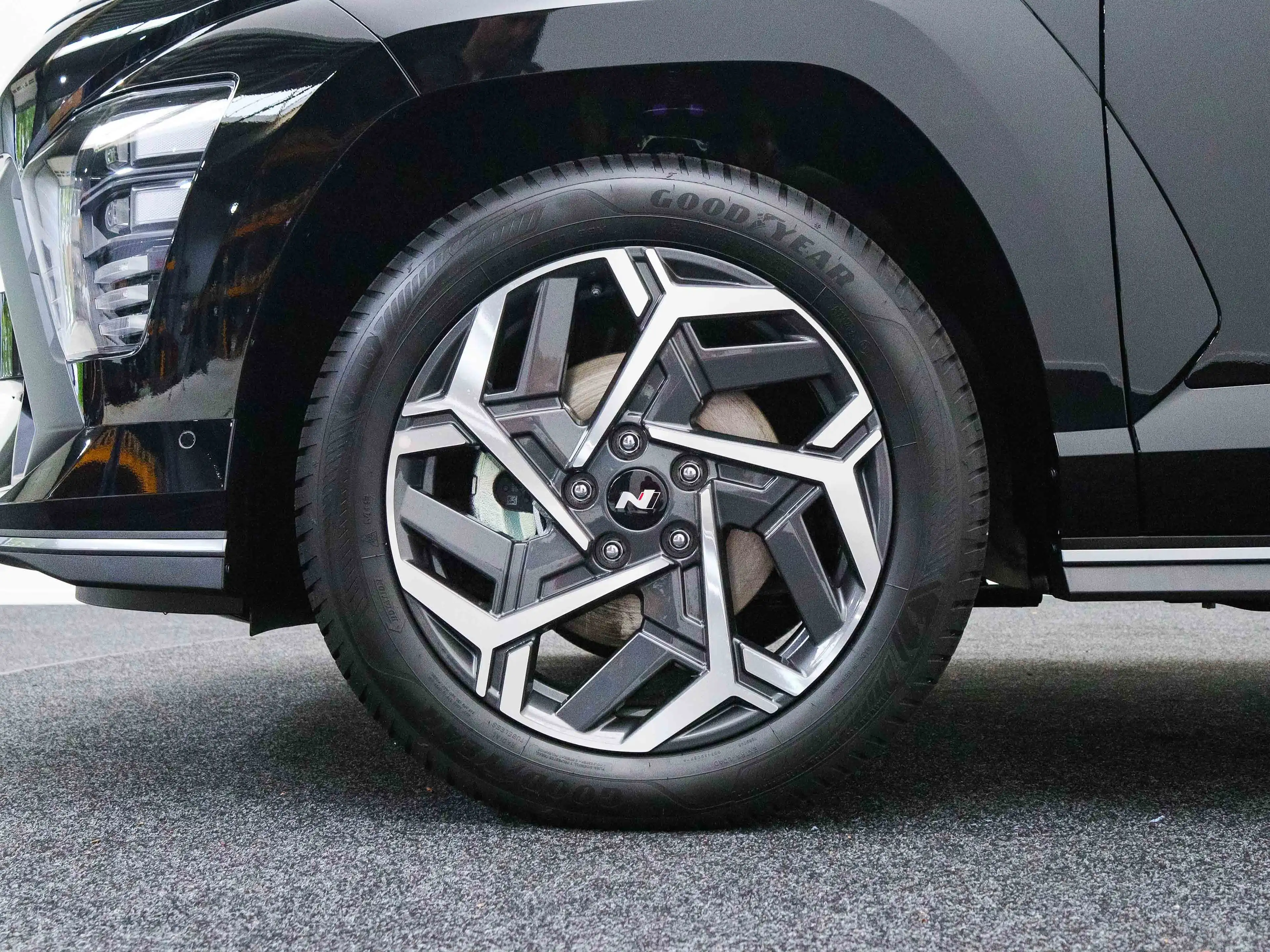 Hyundai KONA 1.6 GDI HEV N Line (Abyss Black Pearl) — photo 6