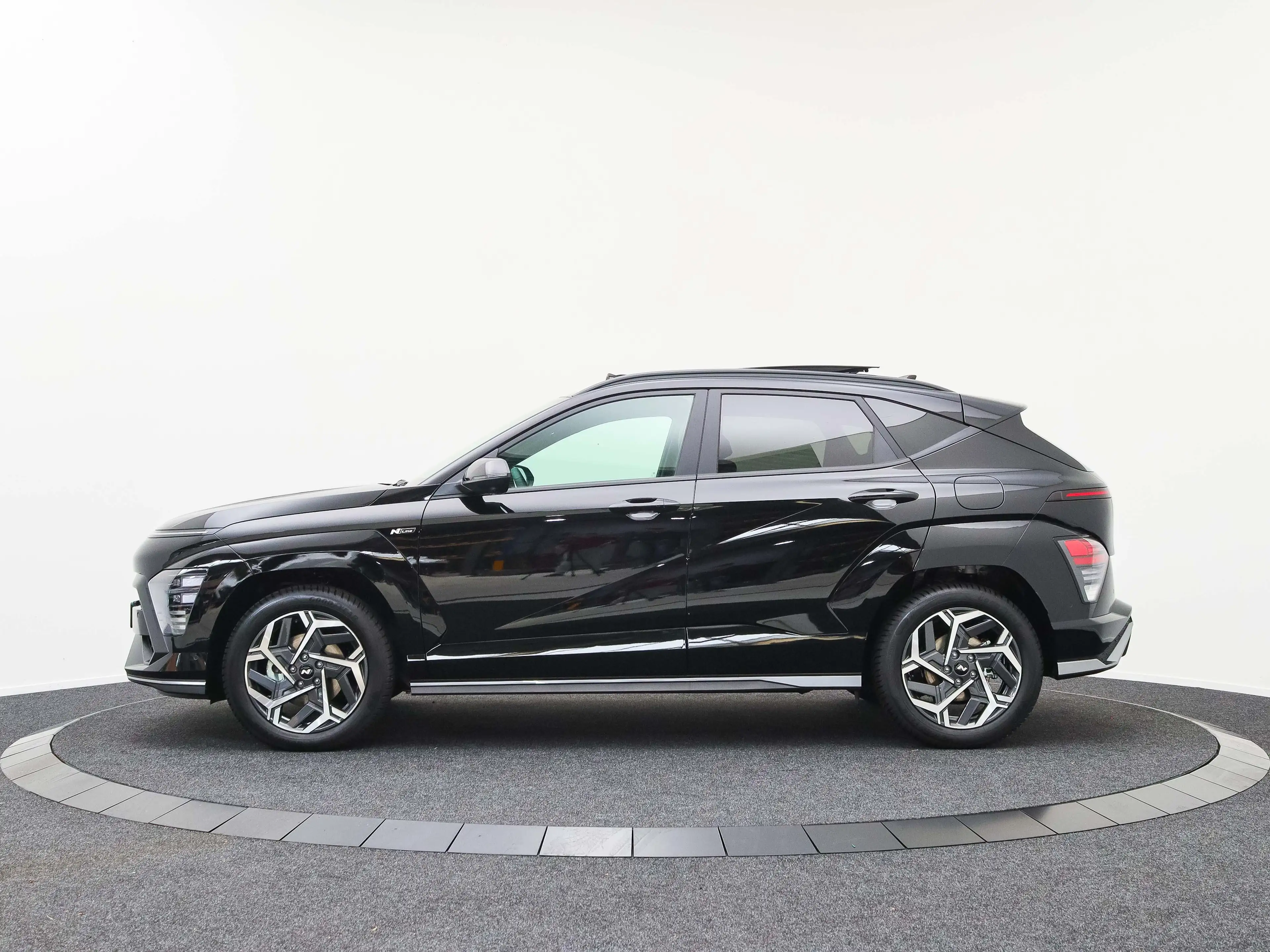 Hyundai KONA 1.6 GDI HEV N Line (Abyss Black Pearl) — photo 5