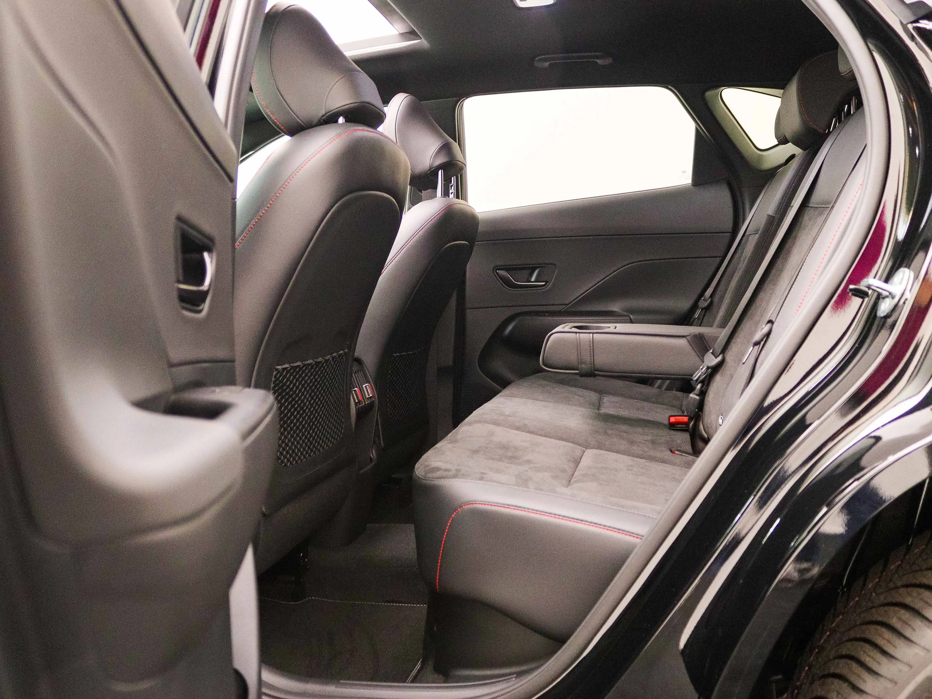 Hyundai KONA 1.6 GDI HEV N Line (Abyss Black Pearl) — photo 14