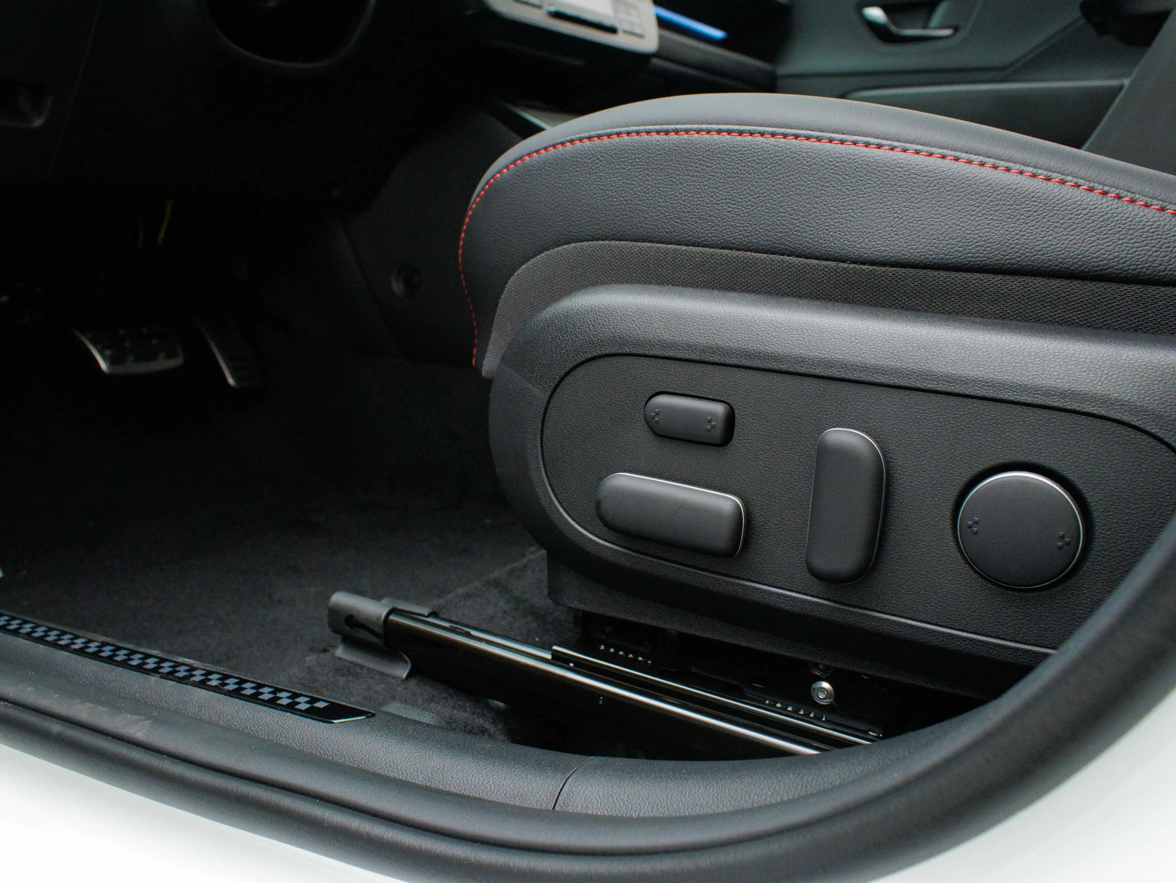 Hyundai KONA 1.6 GDI HEV N Line (Abyss Black Pearl) — photo 13