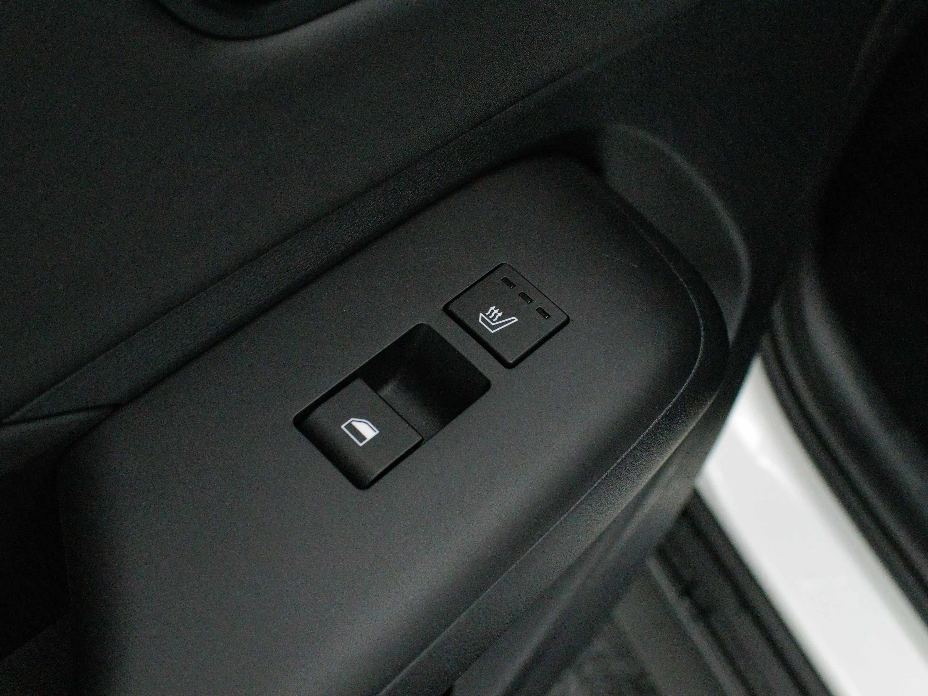 Hyundai KONA 1.6 GDI HEV N Line (Abyss Black Pearl) — photo 15