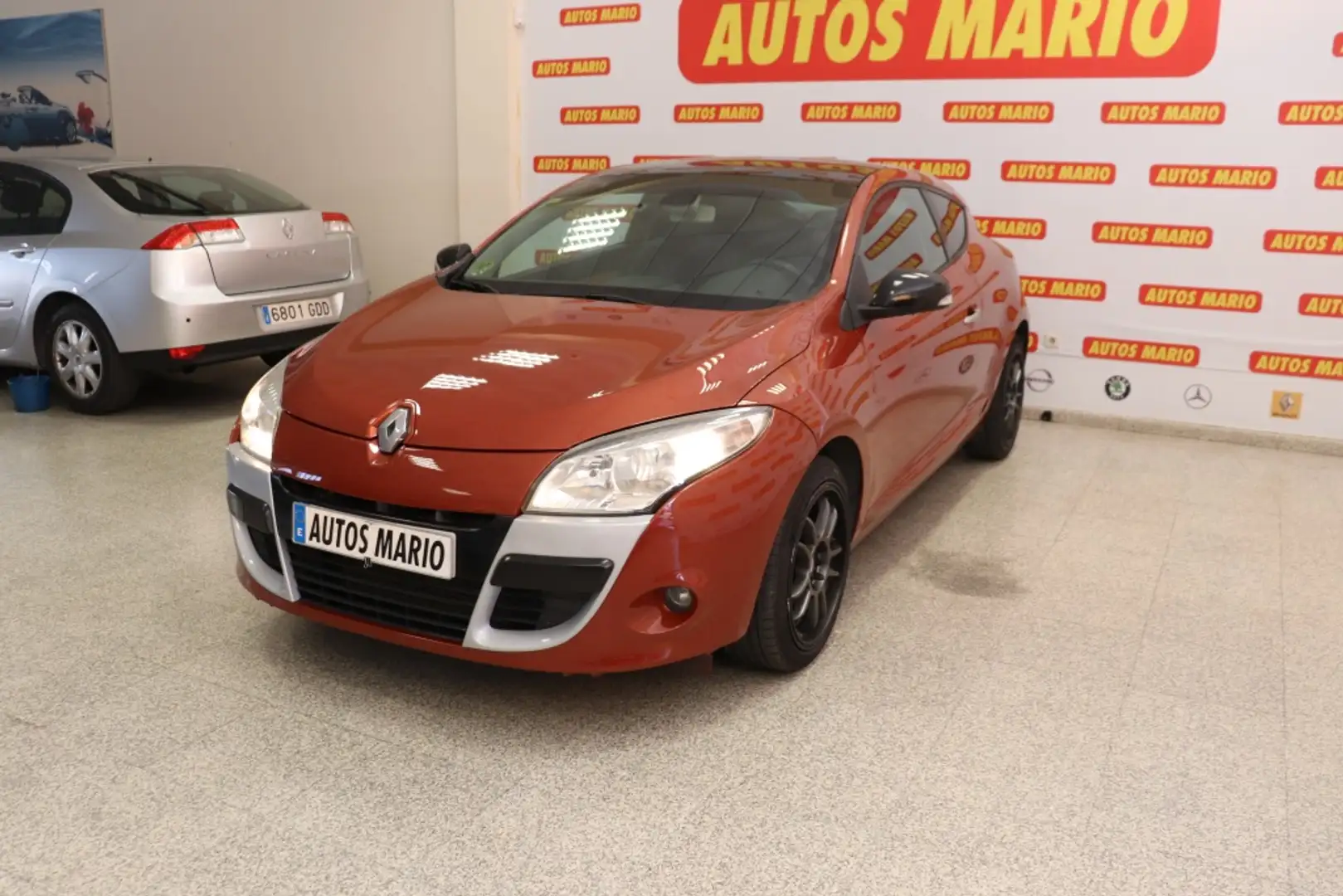 Renault Megane Coupé 1.5dCi Expression 105 Naranja - 2