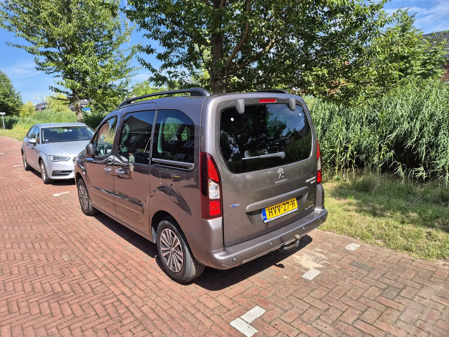 Peugeot Partner 1.2 PureTech Active Style Grijs - 2