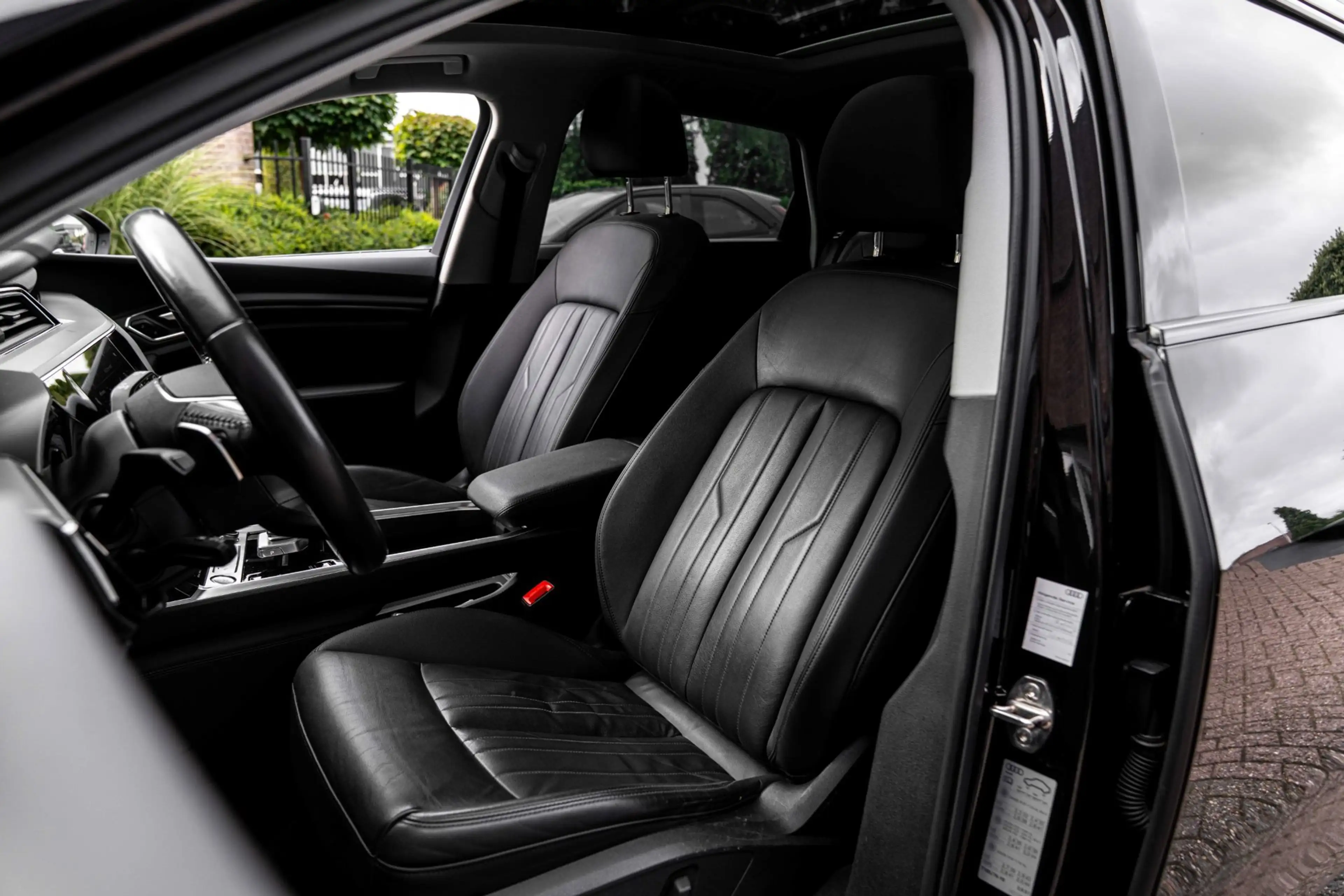 Audi e-tron E-tron 50 Quattro Launch Edition Plus 71 kWh Pano — photo 12