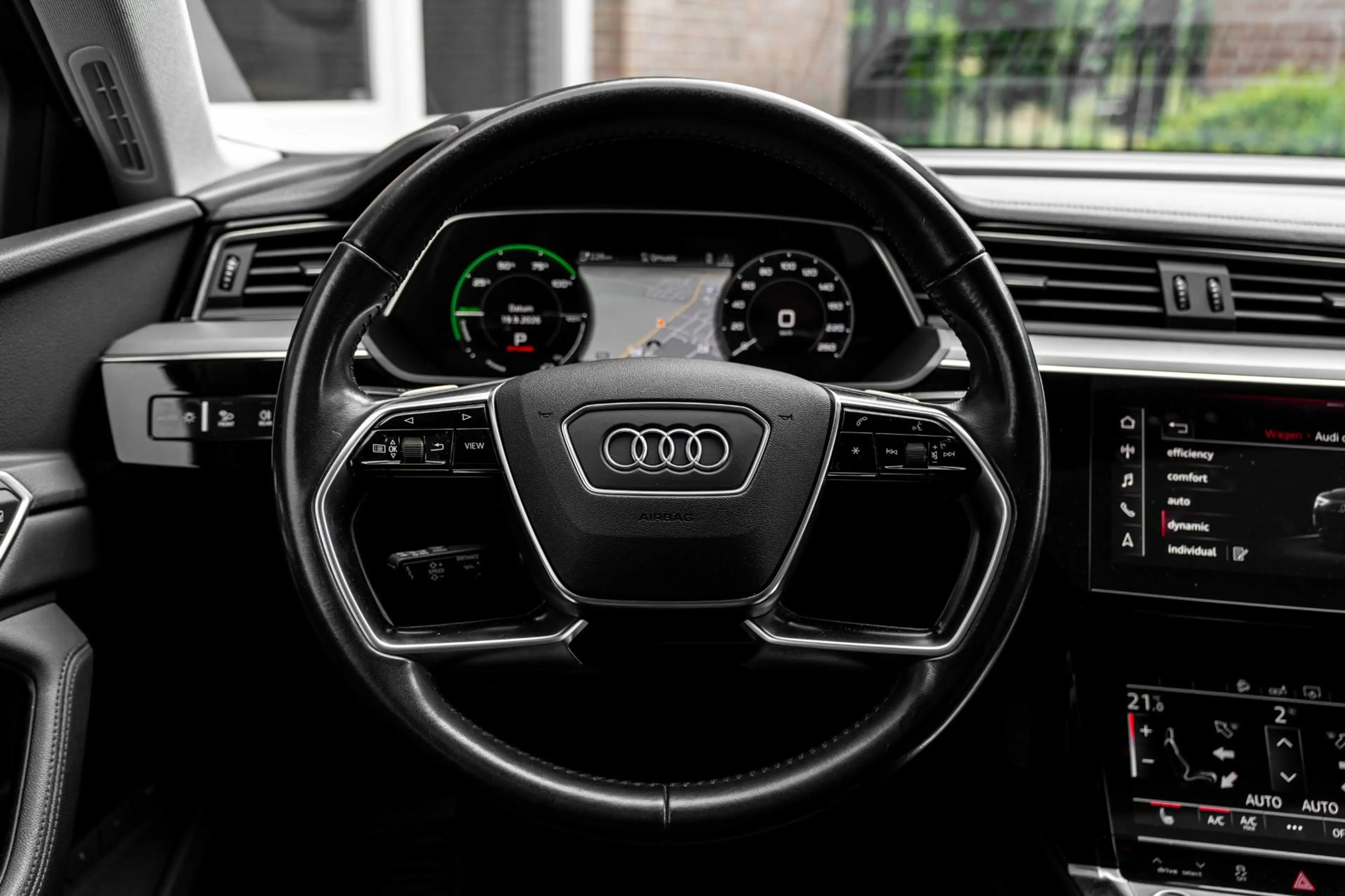 Audi e-tron E-tron 50 Quattro Launch Edition Plus 71 kWh Pano — photo 43
