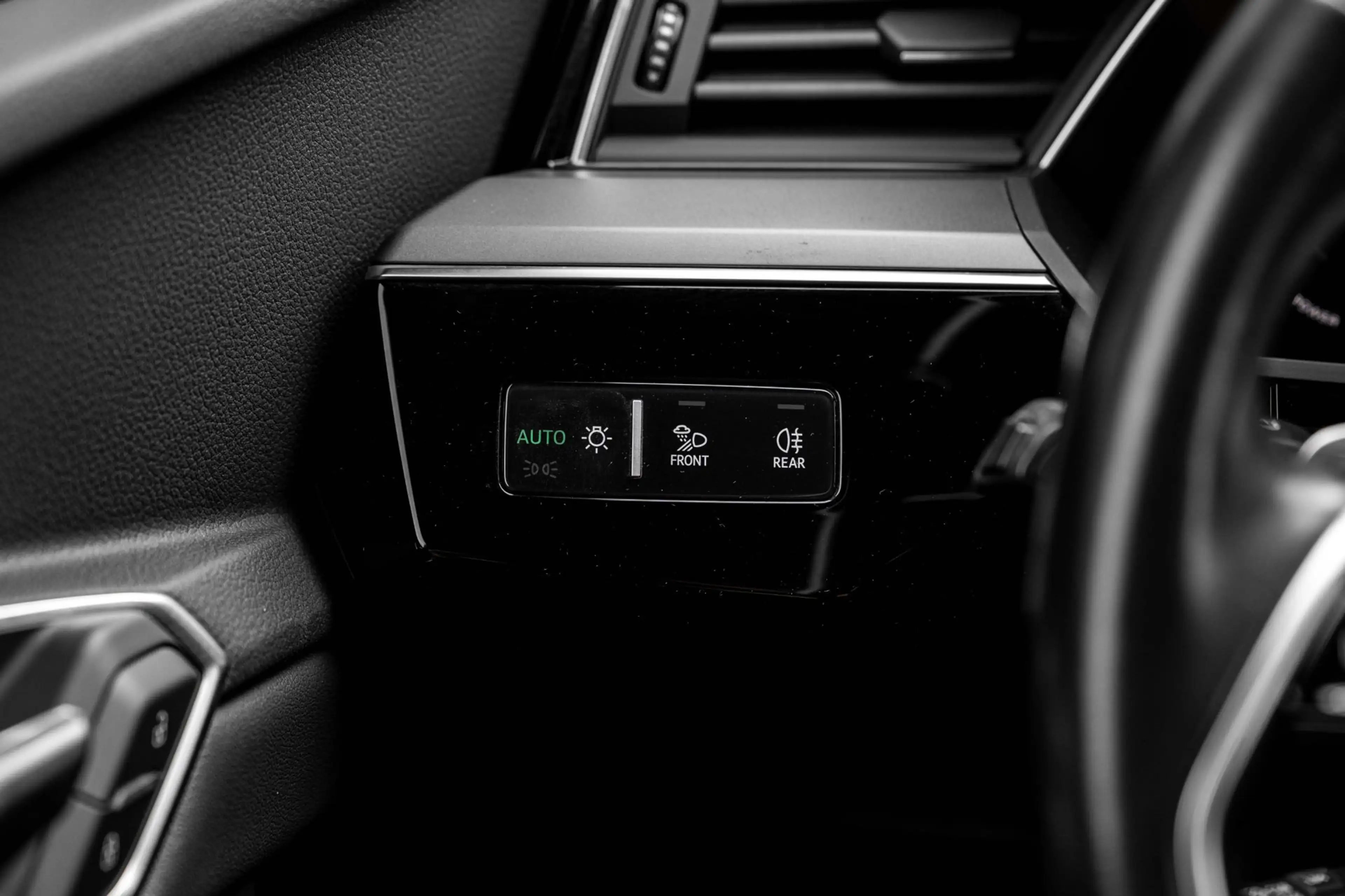 Audi e-tron E-tron 50 Quattro Launch Edition Plus 71 kWh Pano — photo 36