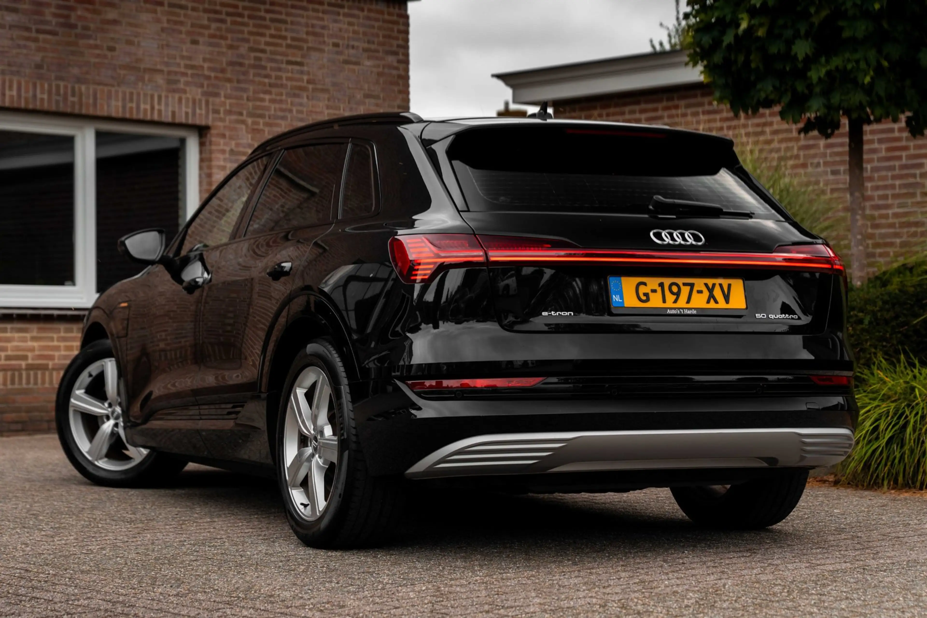 Audi e-tron E-tron 50 Quattro Launch Edition Plus 71 kWh Pano — photo 2