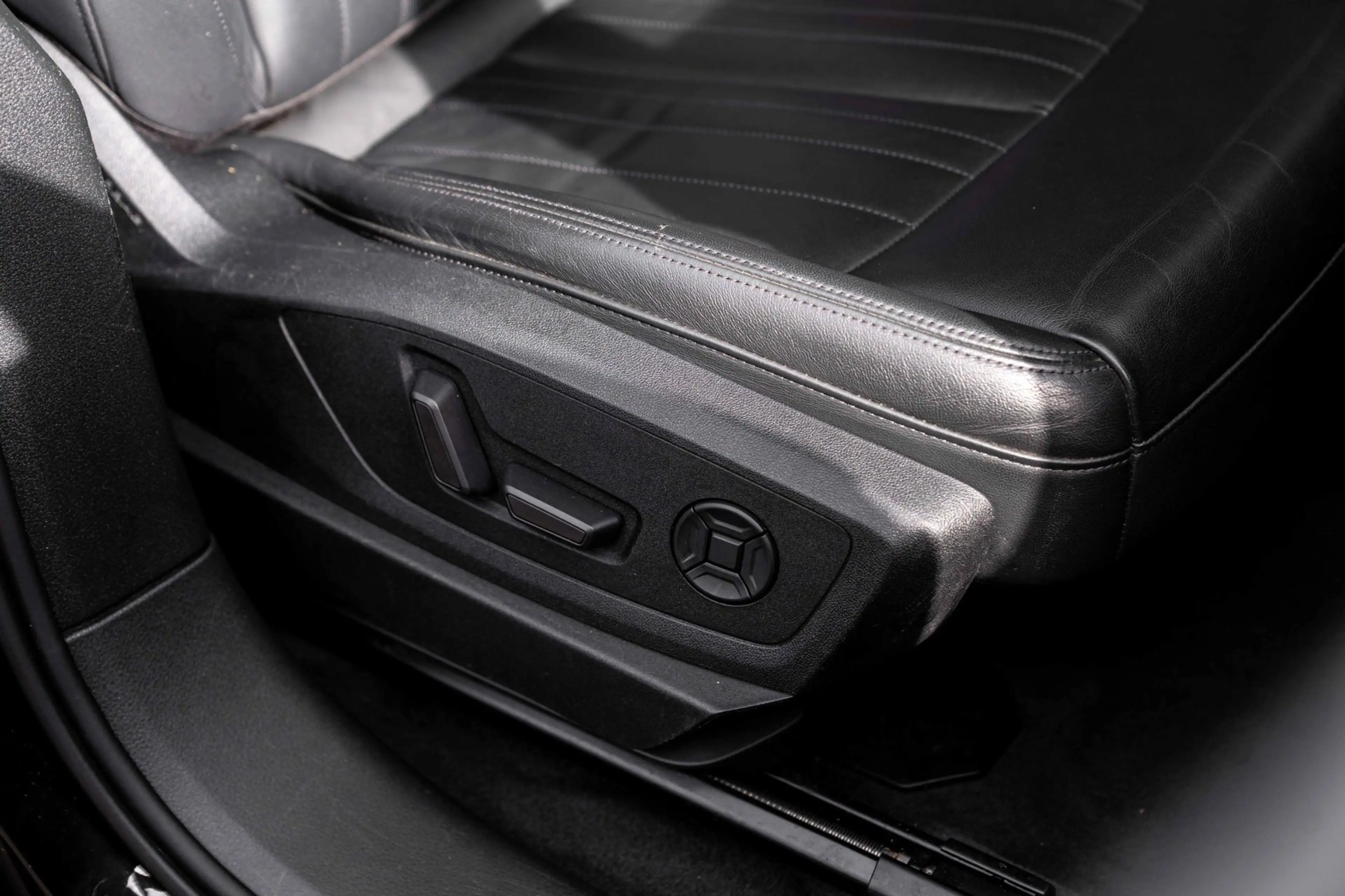 Audi e-tron E-tron 50 Quattro Launch Edition Plus 71 kWh Pano — photo 45