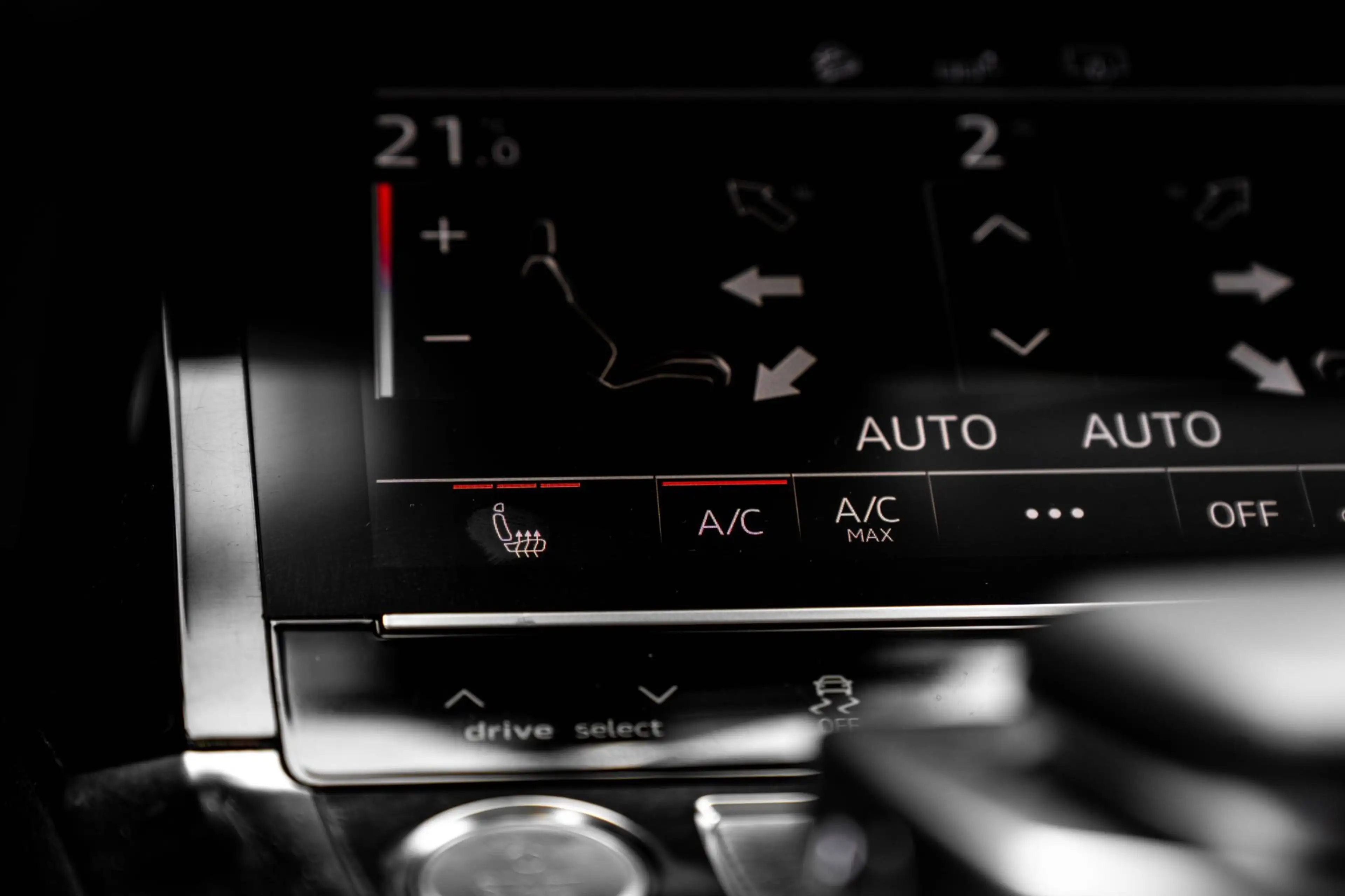 Audi e-tron E-tron 50 Quattro Launch Edition Plus 71 kWh Pano — photo 28