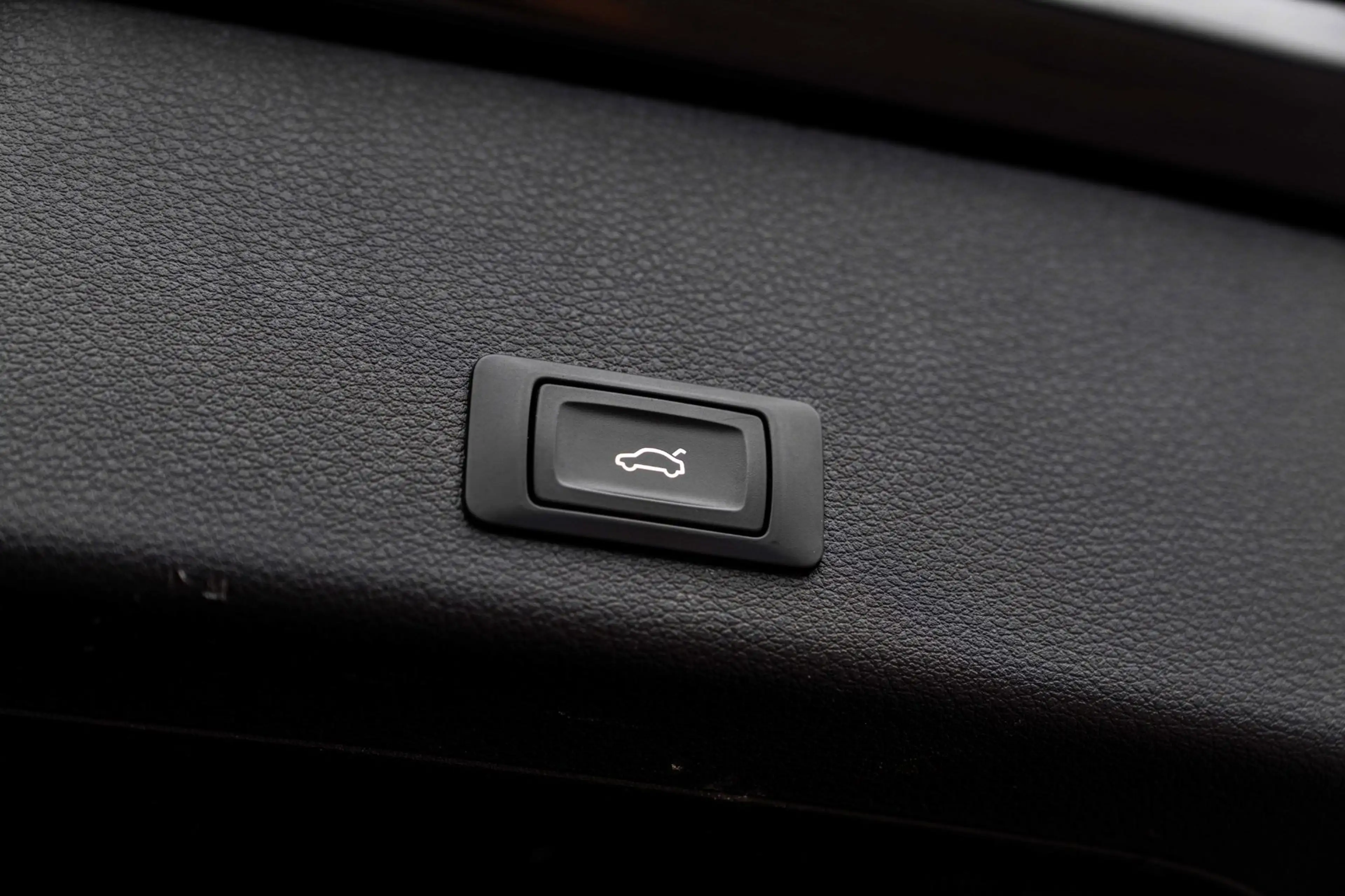 Audi e-tron E-tron 50 Quattro Launch Edition Plus 71 kWh Pano — photo 18