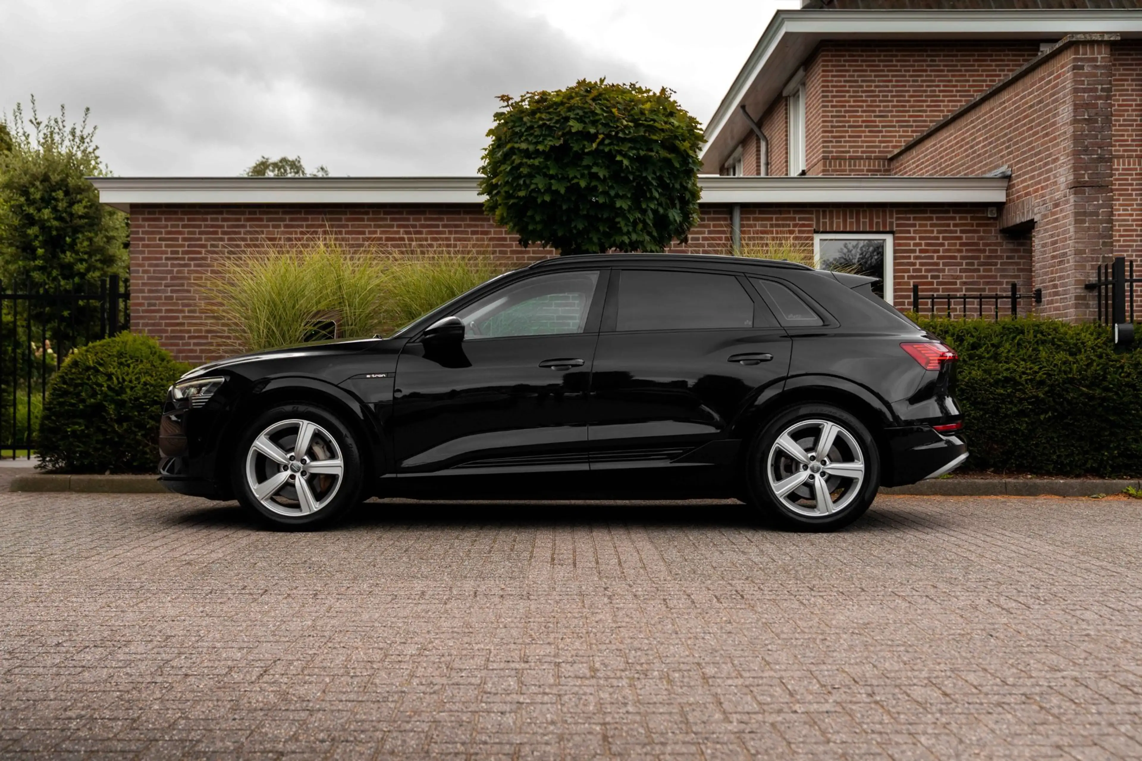 Audi e-tron E-tron 50 Quattro Launch Edition Plus 71 kWh Pano — photo 5