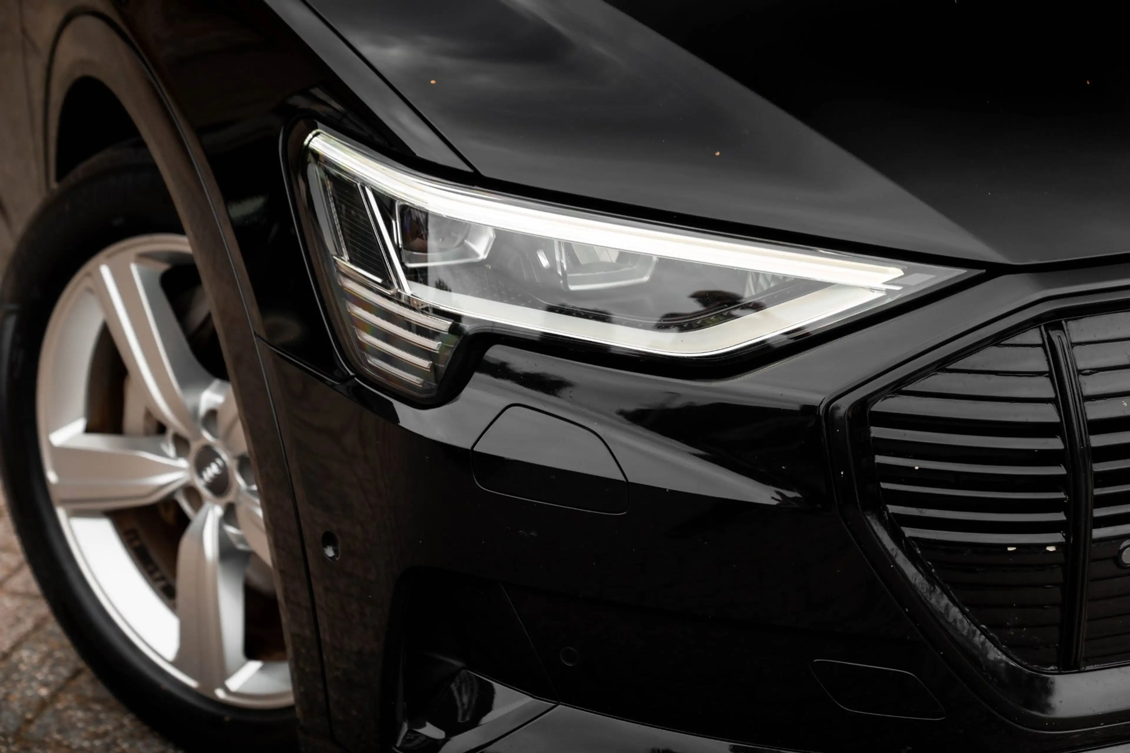 Audi e-tron E-tron 50 Quattro Launch Edition Plus 71 kWh Pano — photo 41