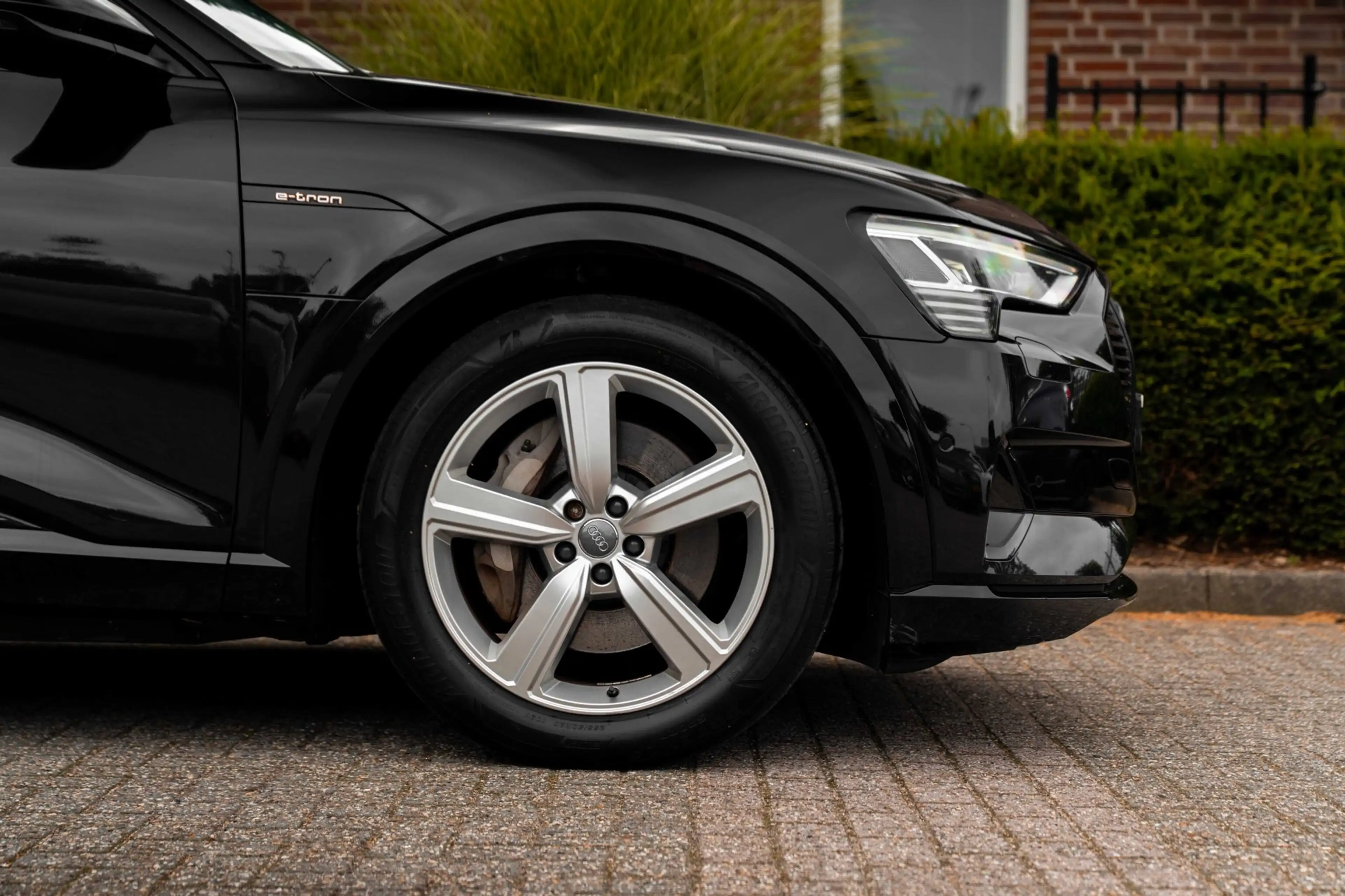 Audi e-tron E-tron 50 Quattro Launch Edition Plus 71 kWh Pano — photo 39