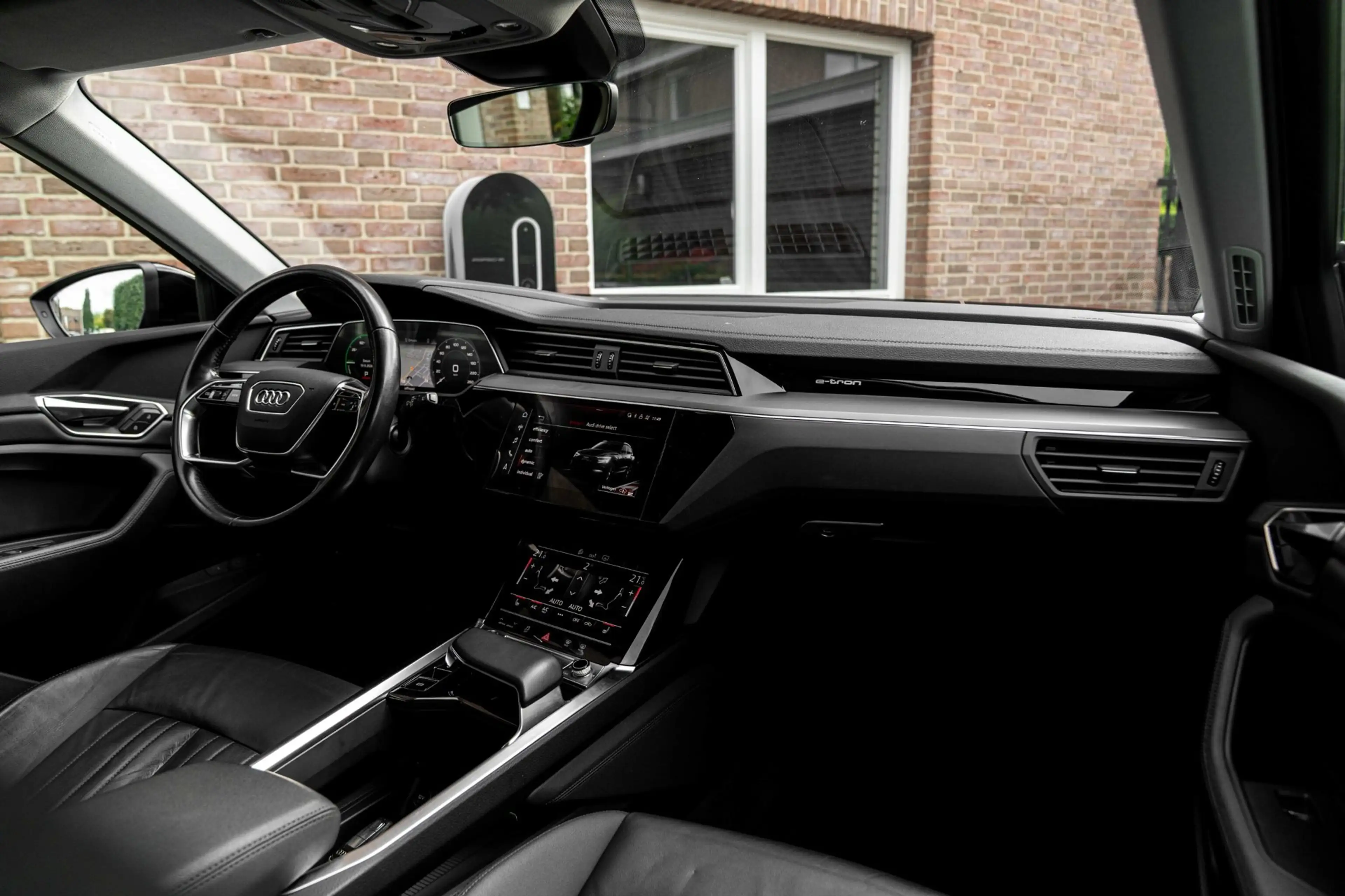 Audi e-tron E-tron 50 Quattro Launch Edition Plus 71 kWh Pano — photo 19