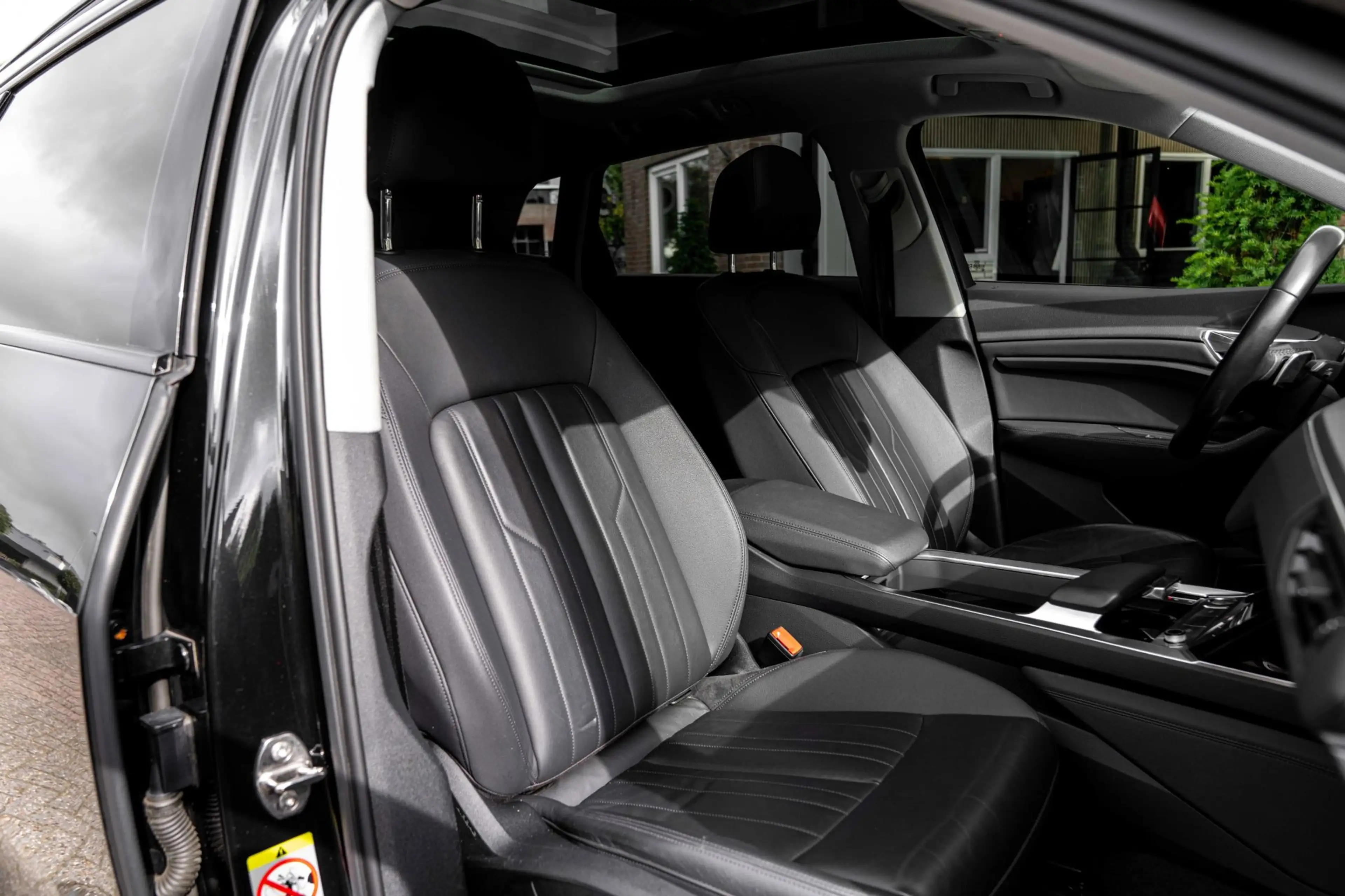 Audi e-tron E-tron 50 Quattro Launch Edition Plus 71 kWh Pano — photo 44