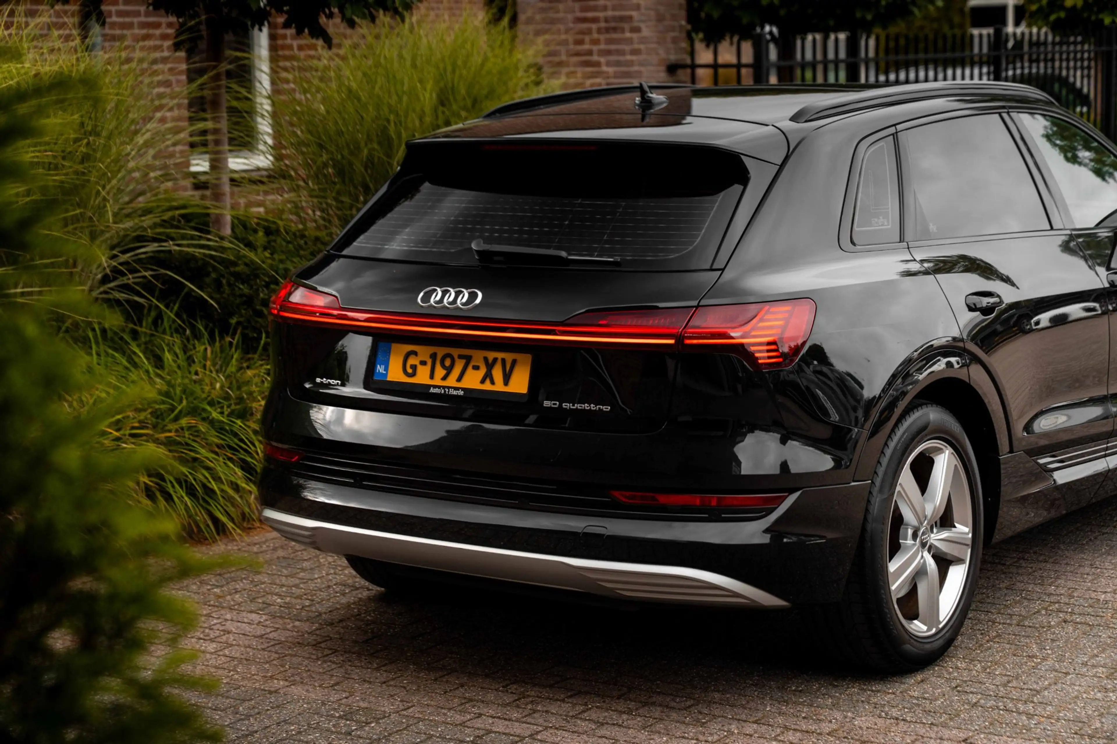 Audi e-tron E-tron 50 Quattro Launch Edition Plus 71 kWh Pano — photo 9