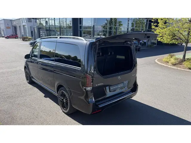 Mercedes-Benz V-Class view 6