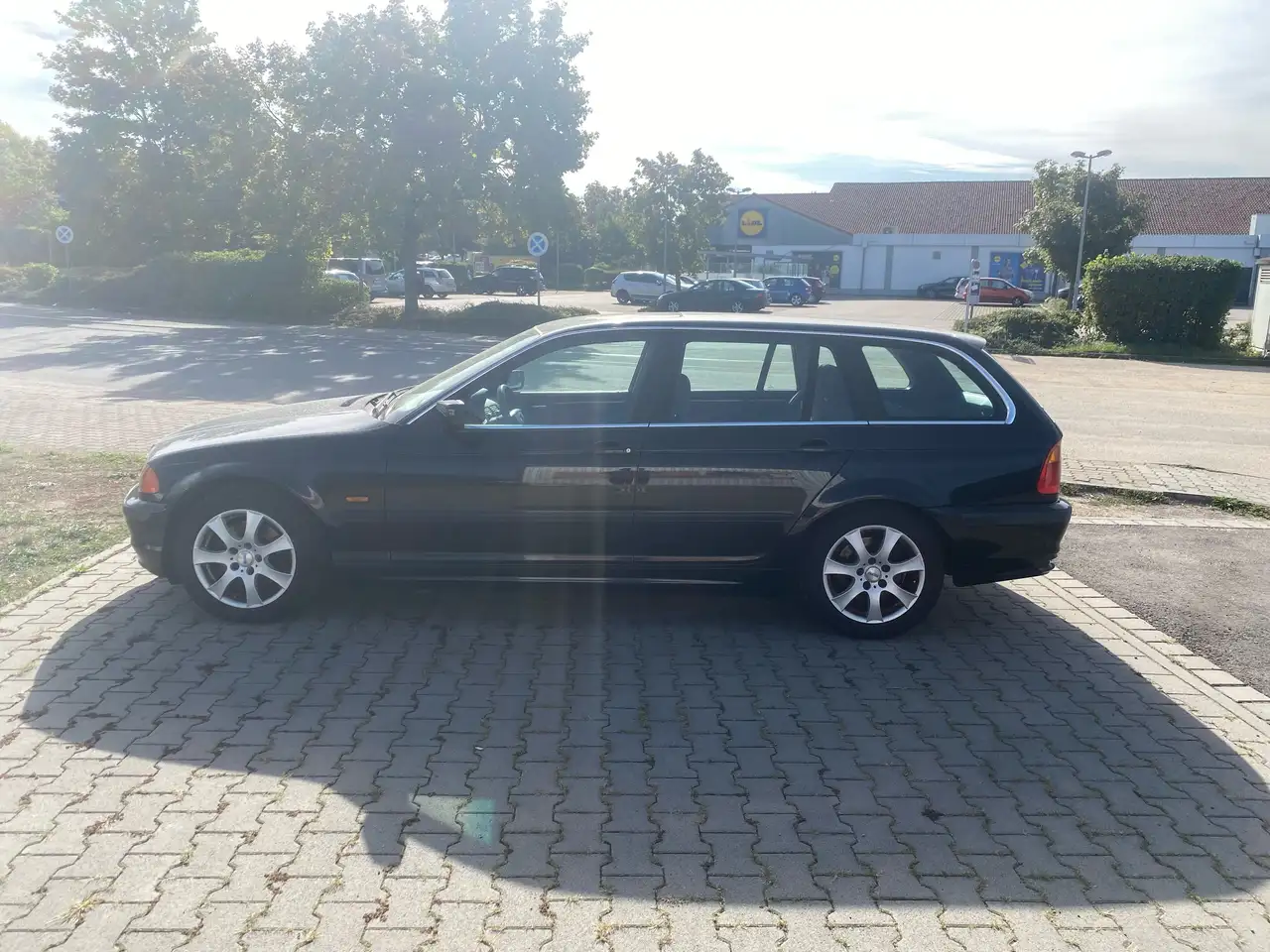 BMW 320i touring, foto 3