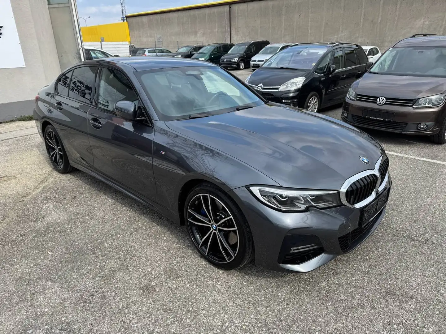 BMW 320 320 d xDrive M Sport Grau - 2