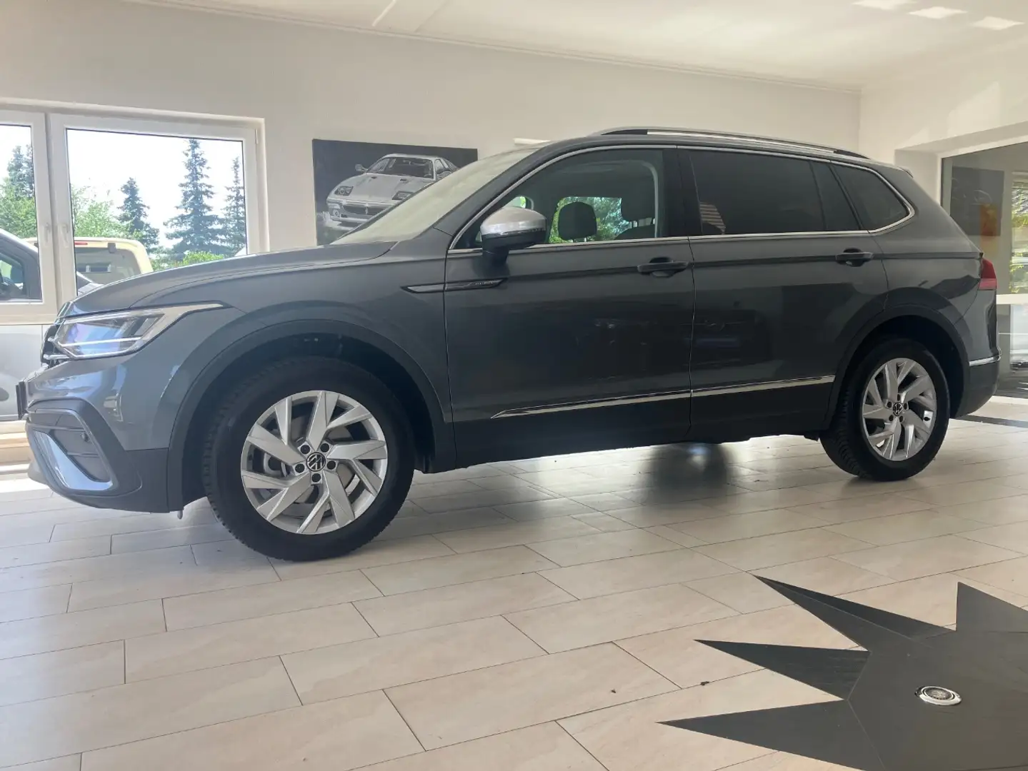 Volkswagen Tiguan Allspace 1.5 TSI Life DSG 7Si. Virtual LED ACC Grijs - 2