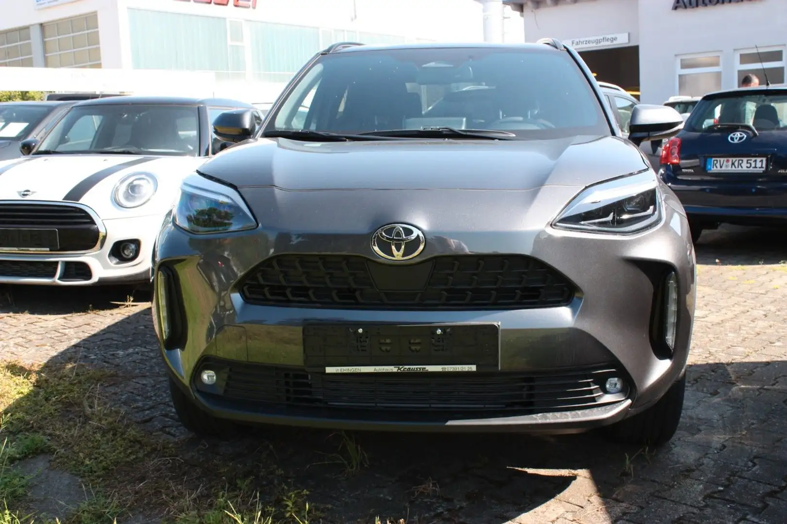 Toyota Yaris Cross 1.5 Hybrid 2WD Team D Winter-Paket Grey - 2