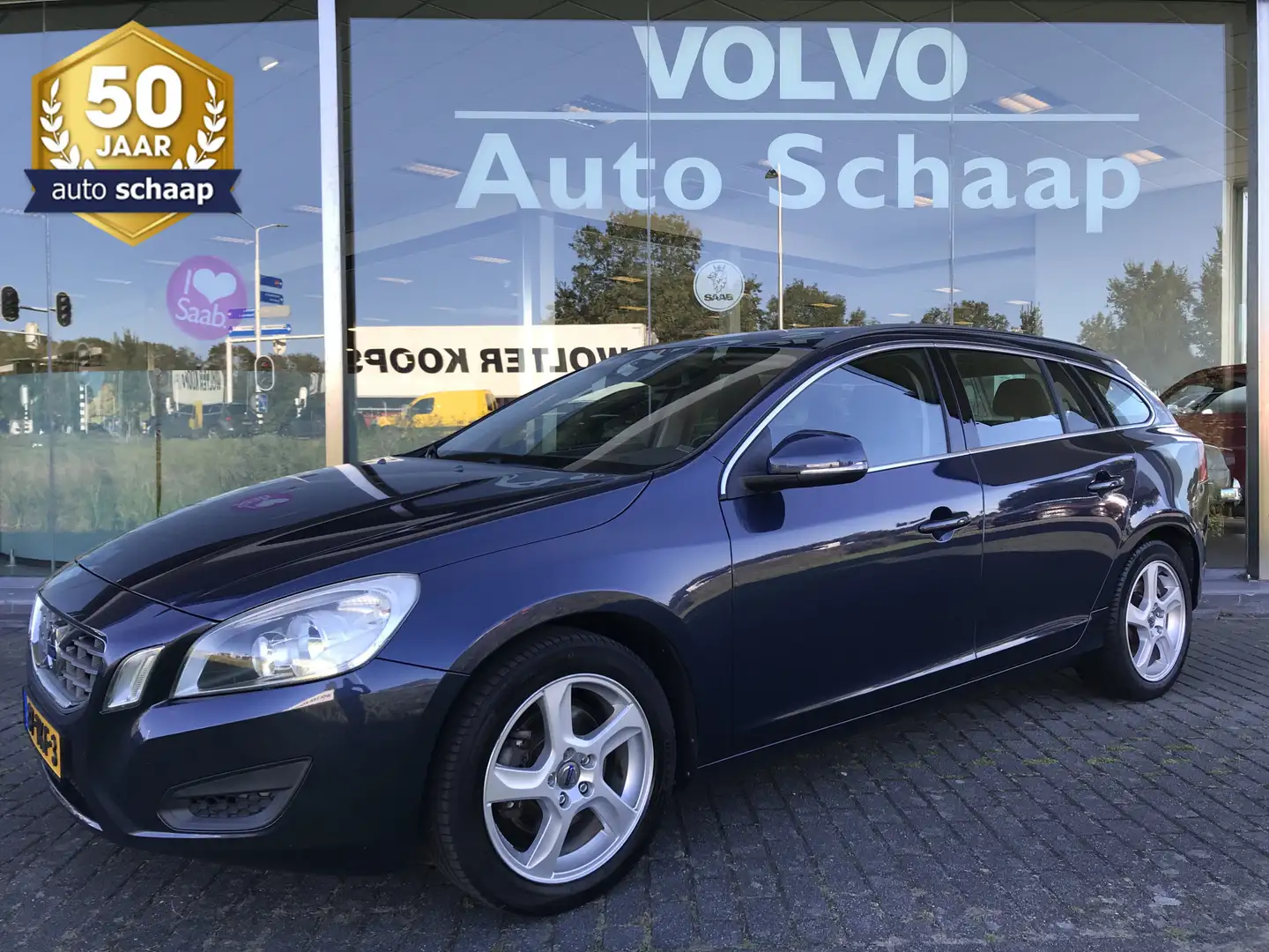 Volvo V60 1.6 T3 Family Line | Rijklaar incl garantie | Trek Bleu - 1