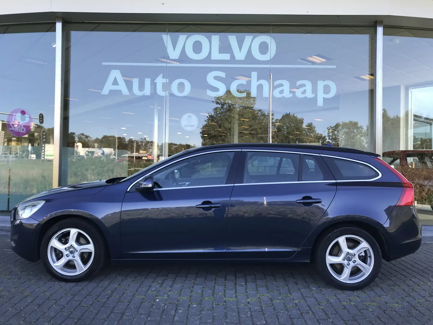 Volvo V60 1.6 T3 Family Line | Rijklaar incl garantie | Trek Bleu - 2