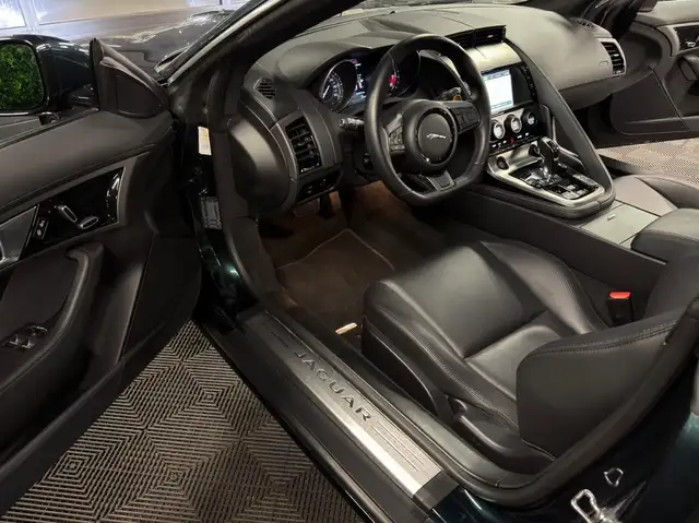 Jaguar F-Type view 7