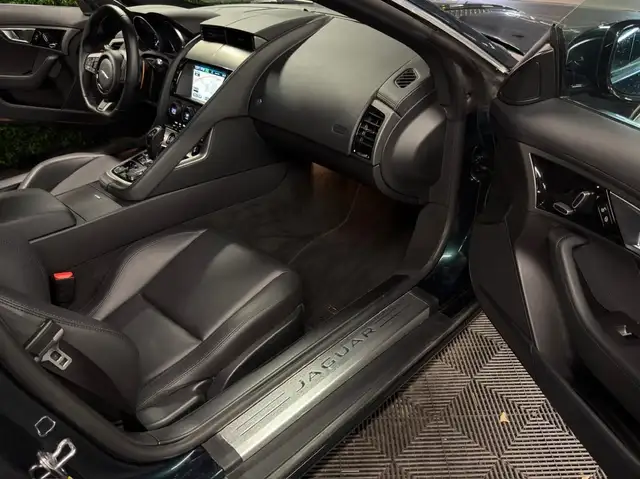 Jaguar F-Type view 12