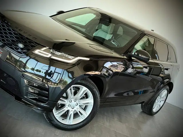 Land Rover Range Rover Velar view 3