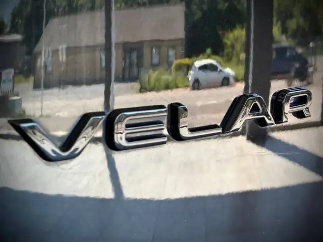 Land Rover Range Rover Velar view 14