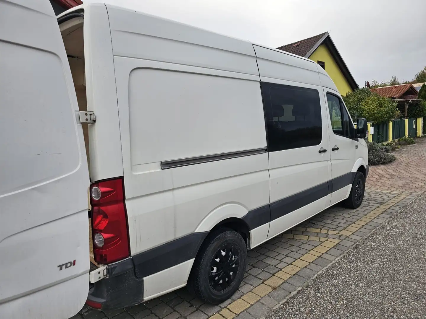 Volkswagen Crafter 35 Kasten-Doka 3-3 MR TDI - 2