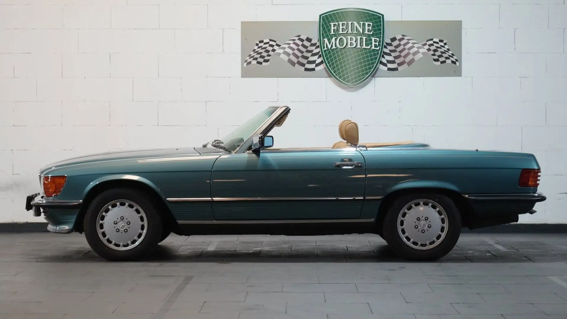 Mercedes-Benz 560 SL R 107 Blue - 2