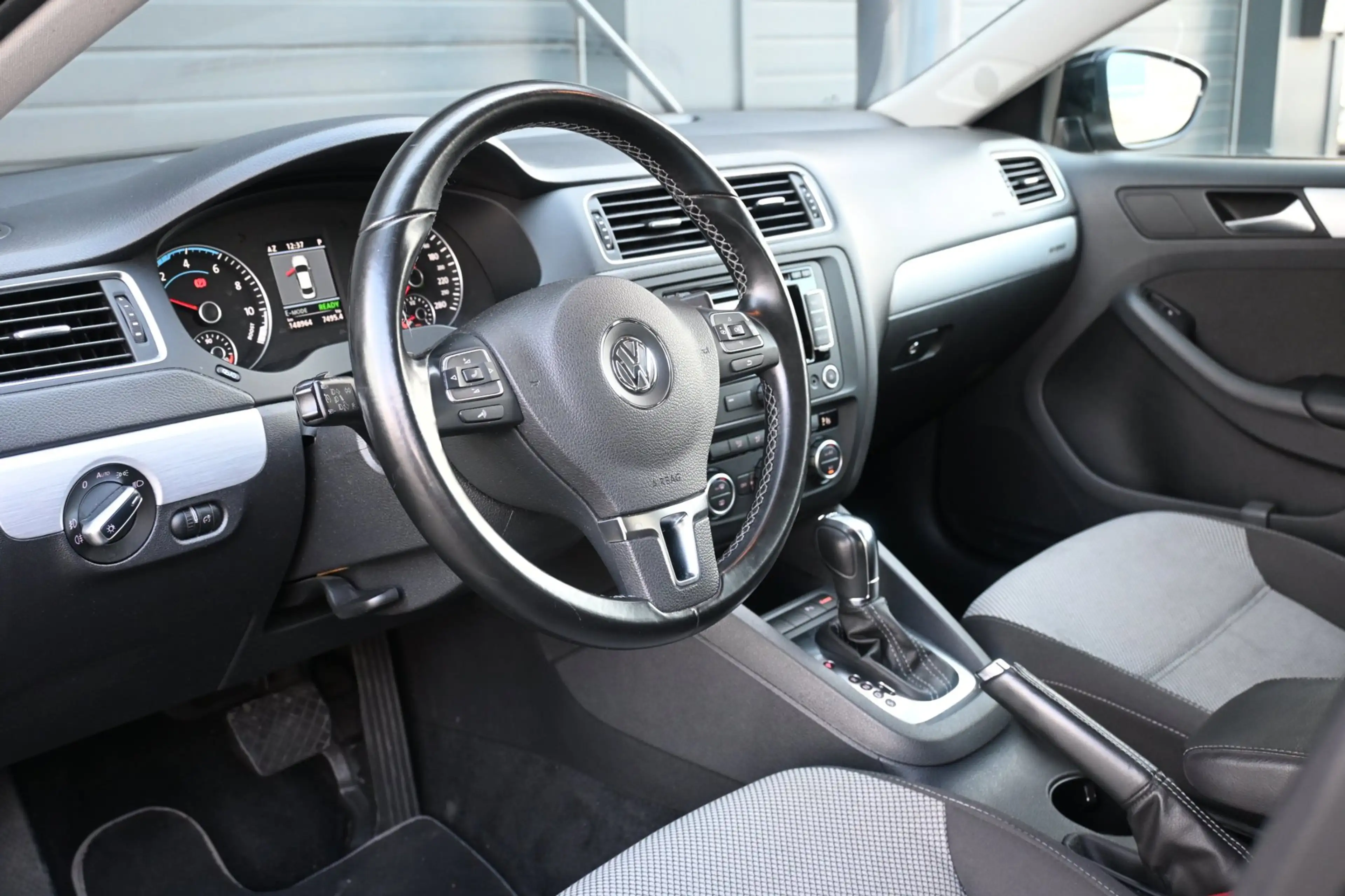 Volkswagen Jetta 1.4 TSI Hybrid Highline, Automaat, Climate, PDC V+ — photo 13