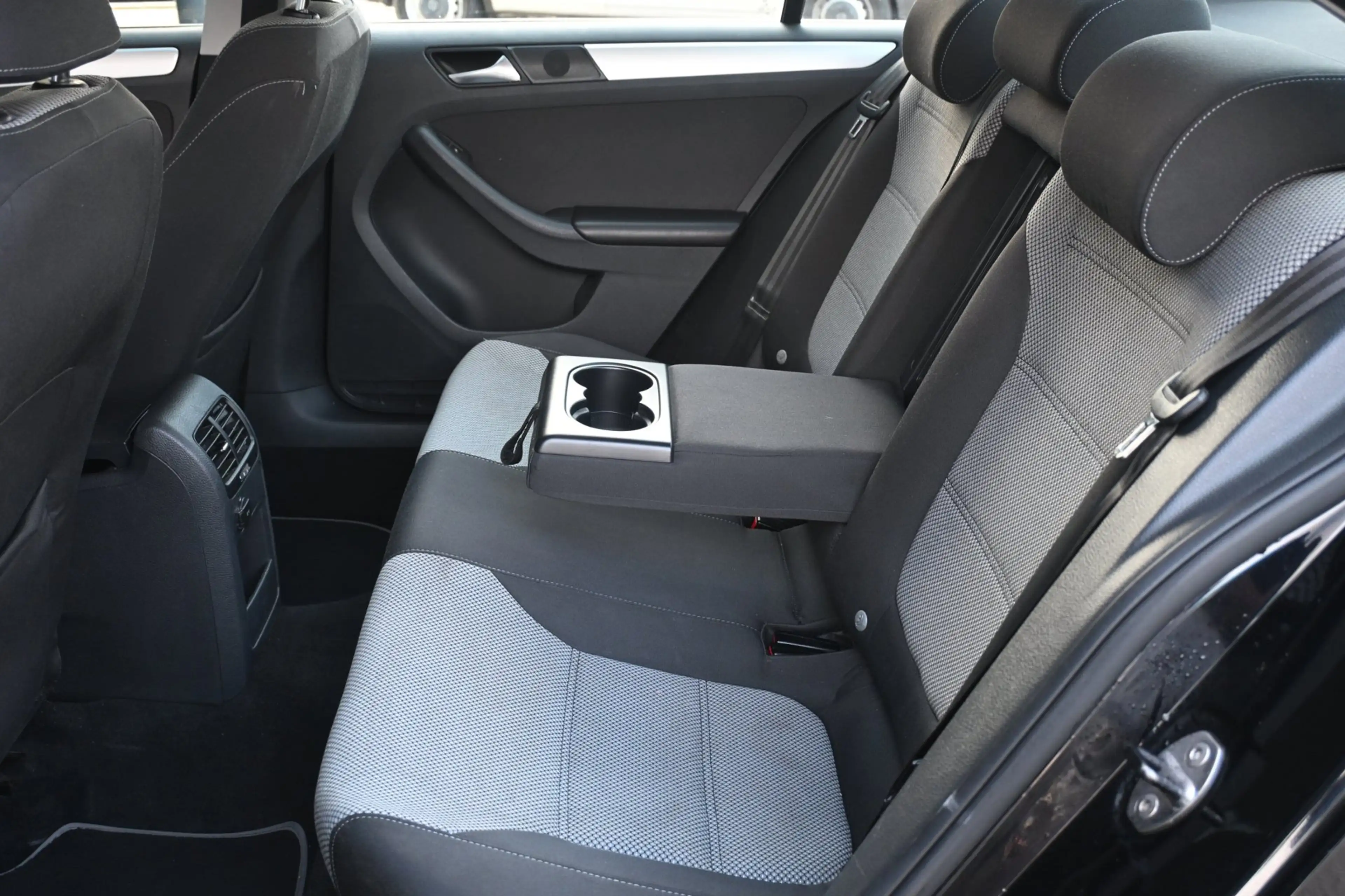 Volkswagen Jetta 1.4 TSI Hybrid Highline, Automaat, Climate, PDC V+ — photo 5