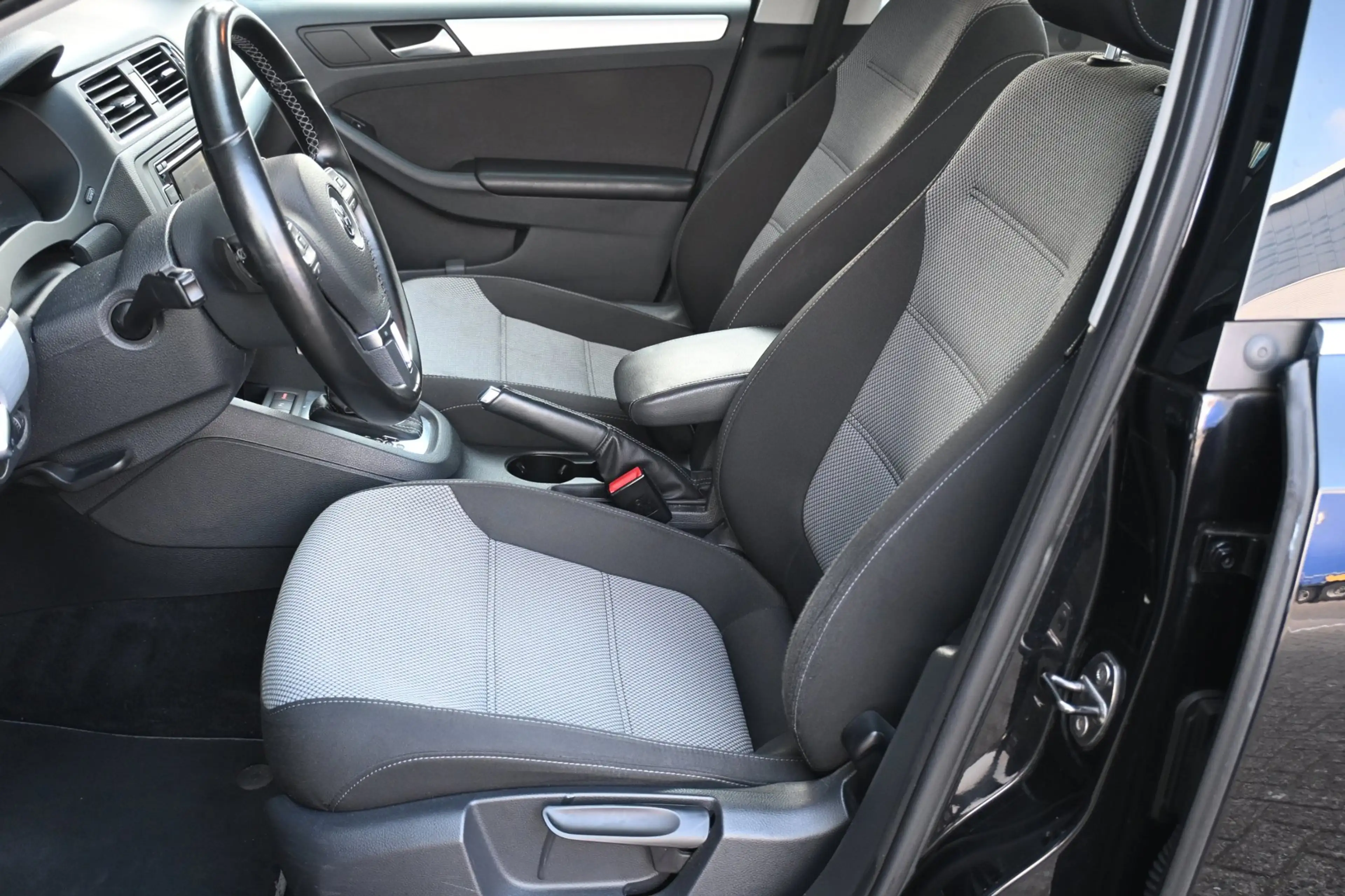 Volkswagen Jetta 1.4 TSI Hybrid Highline, Automaat, Climate, PDC V+ — photo 4