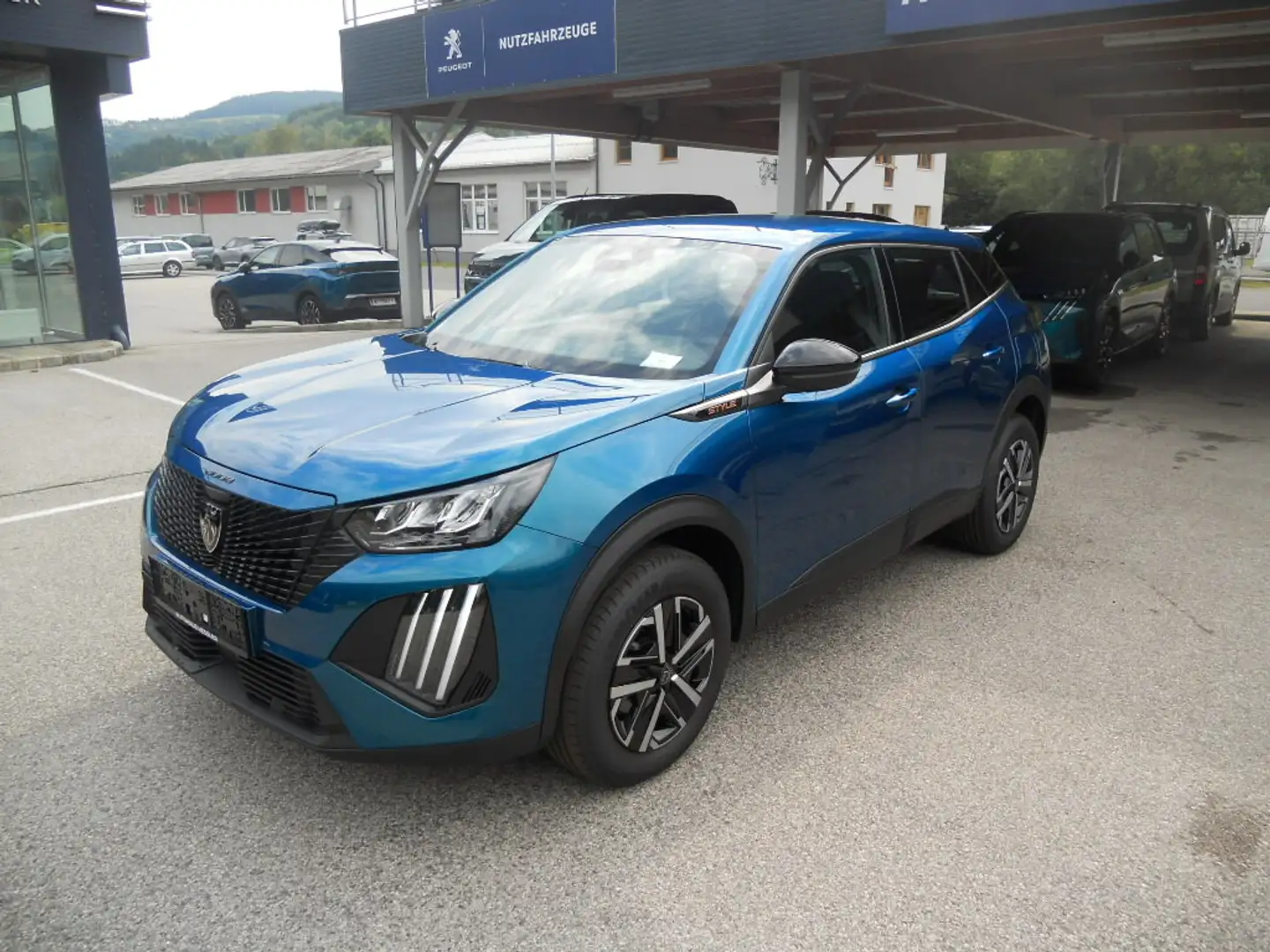 Peugeot 2008 Benzin 100 S&S Style 6-Gang-Manuell Blau - 1