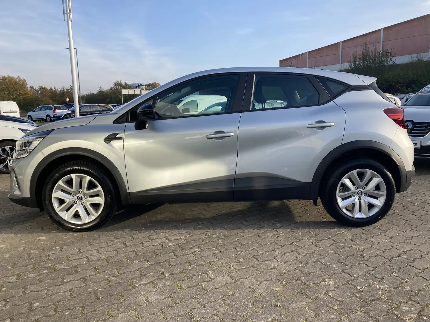 Renault Captur 1.3 TCe 140 EVOLUTION Klima Automatik Plateado - 2