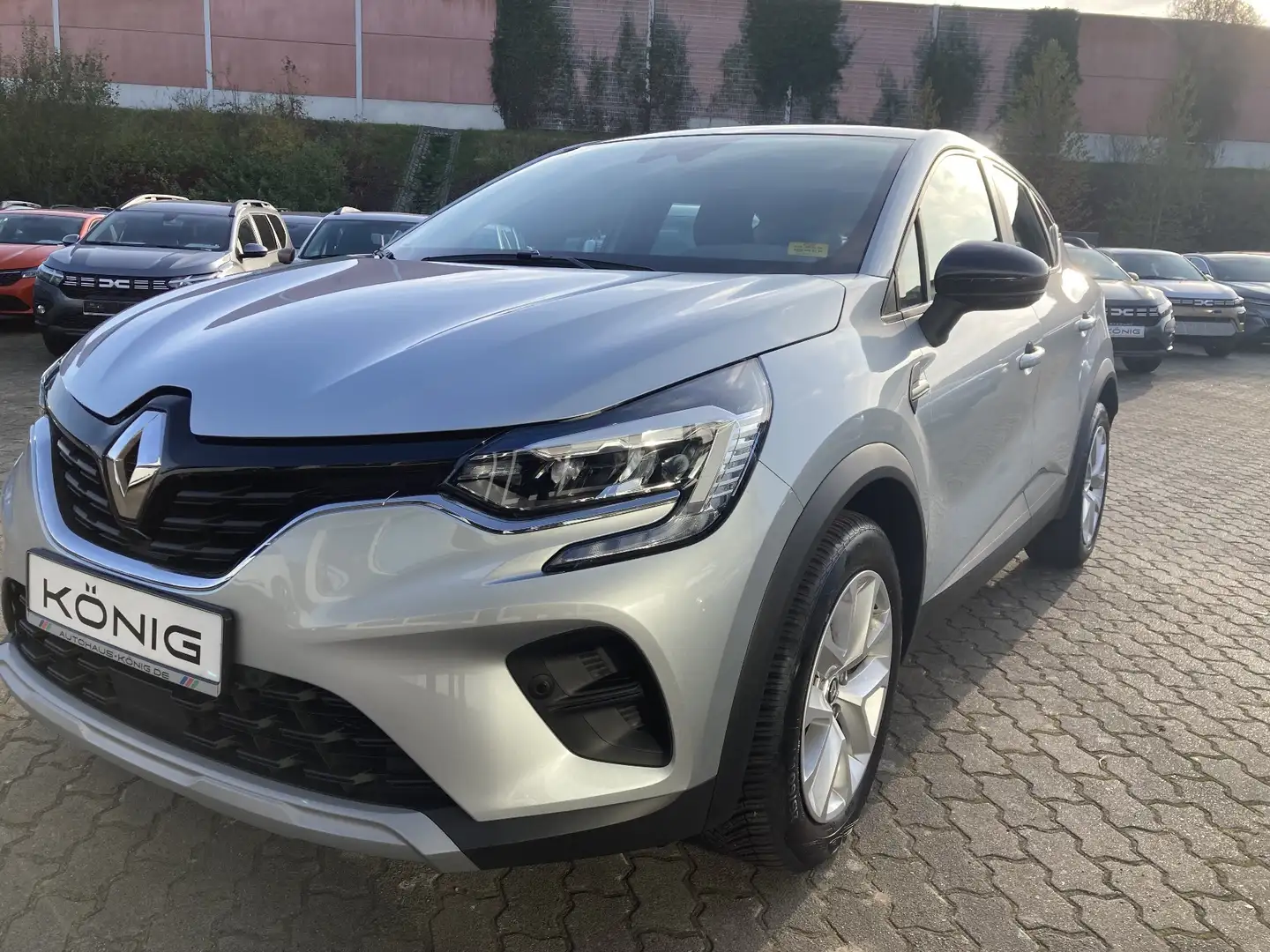 Renault Captur 1.3 TCe 140 EVOLUTION Klima Automatik Plateado - 1