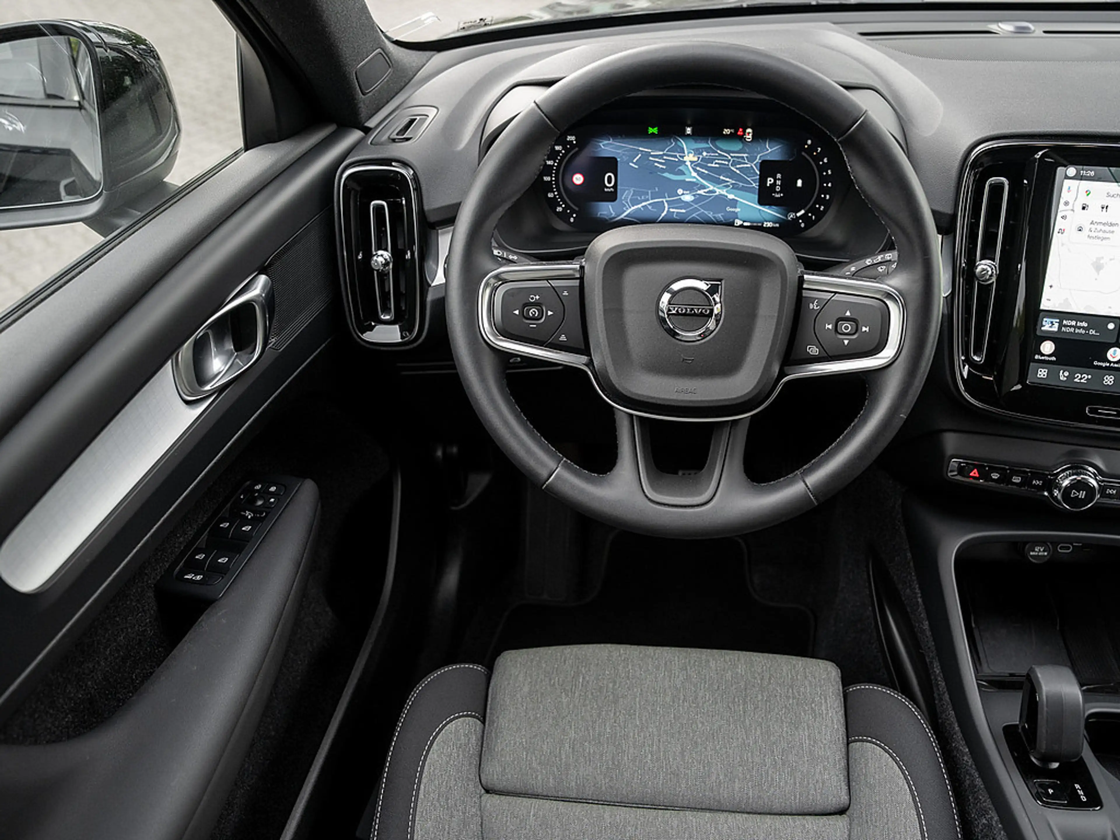 Volvo XC40 B3 Core 360-GRAD-KAMERA LED ACC W-LAN — photo 9