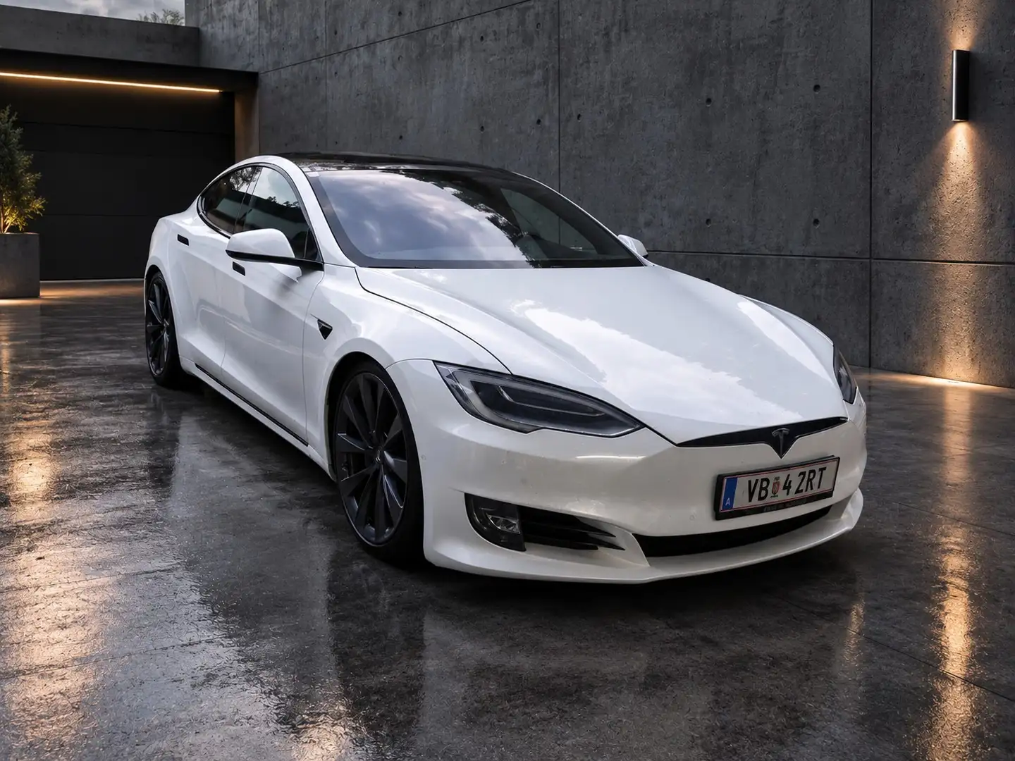 Tesla Model S Raven SR Performance Optik Yoke 21" Premium HiFi - 2