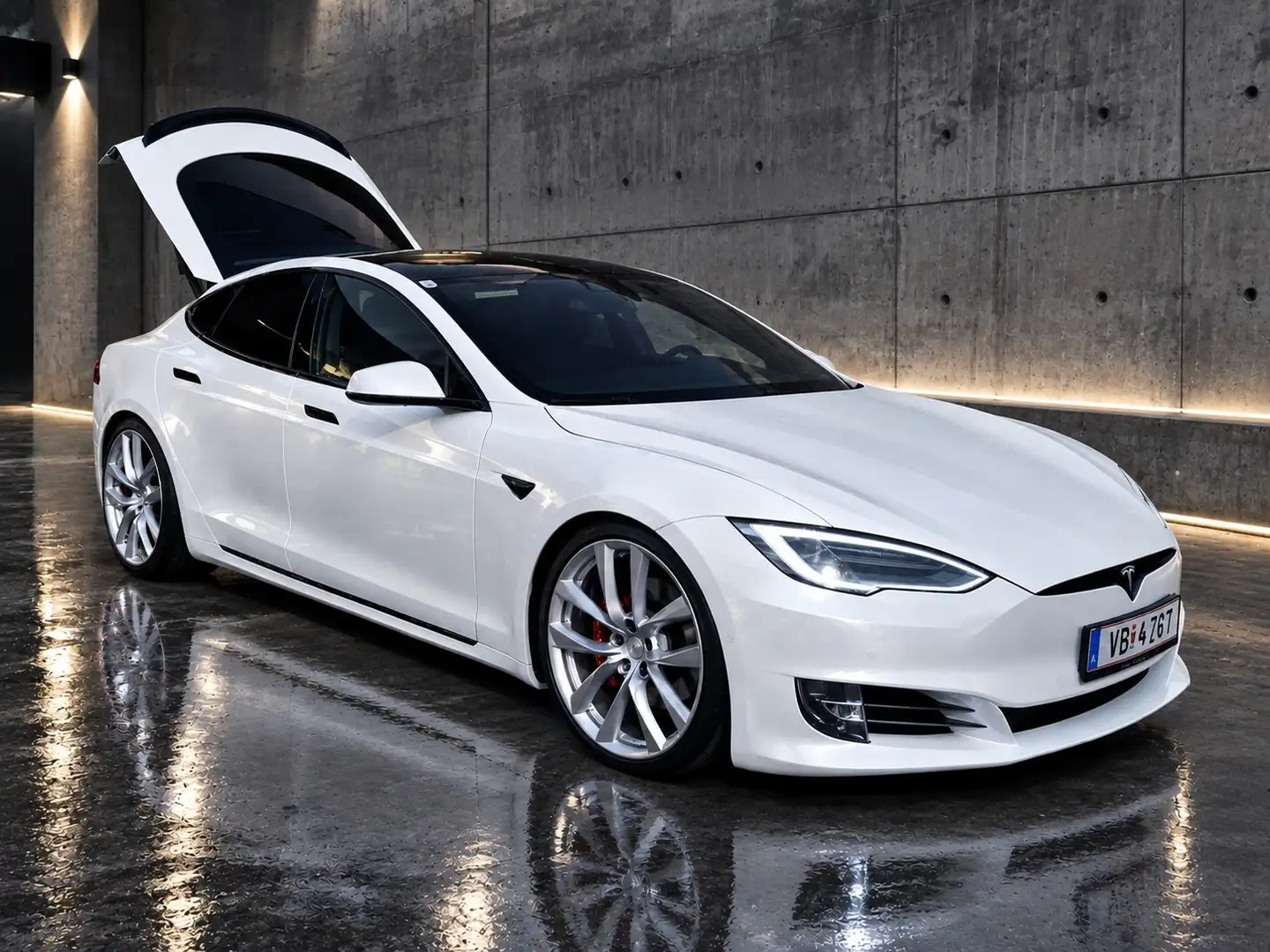 Tesla Model S Raven SR Performance Optik Yoke 21" Premium HiFi - 1